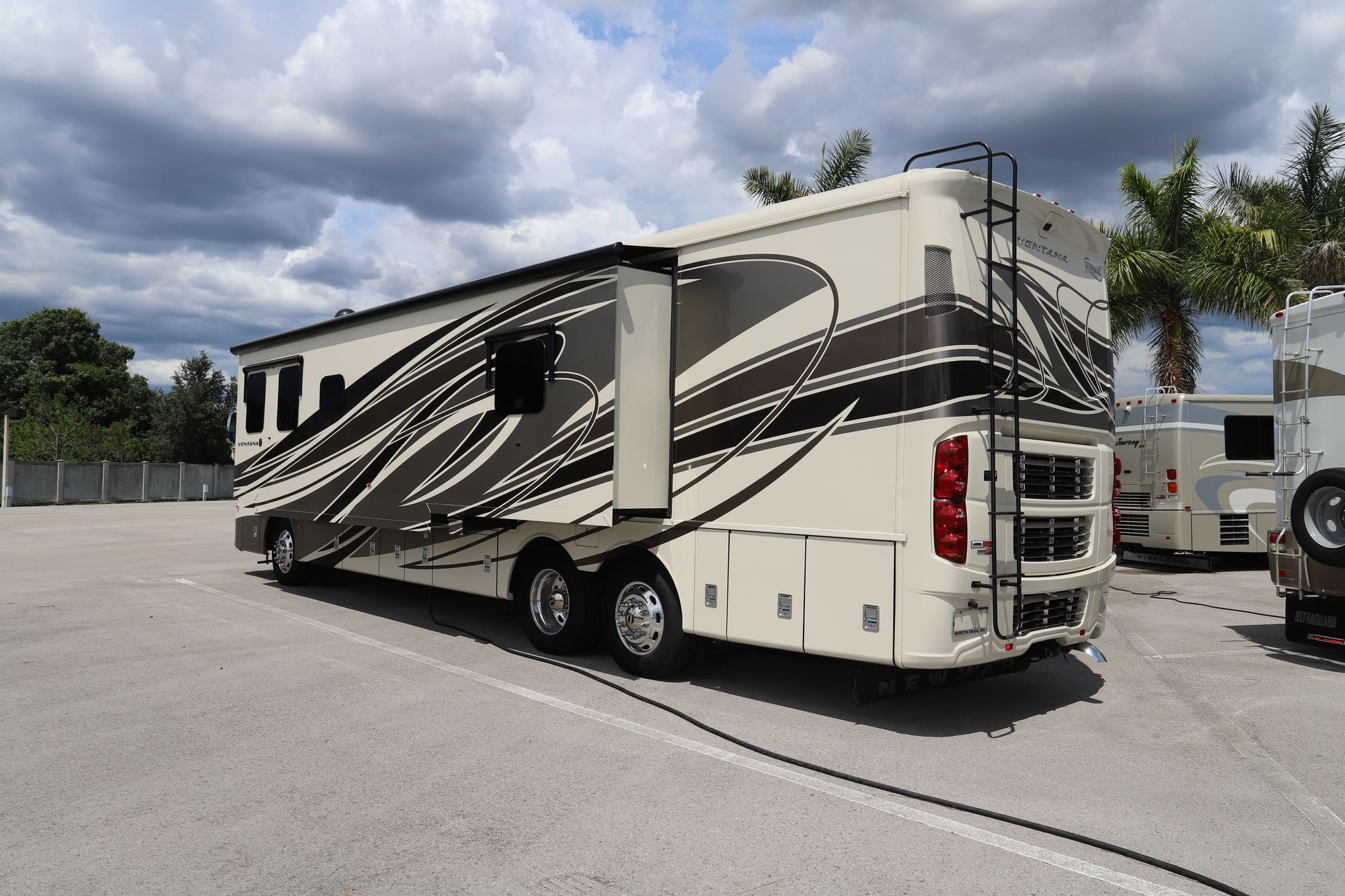 Used 2018 Newmar Ventana 4002 Class A  For Sale