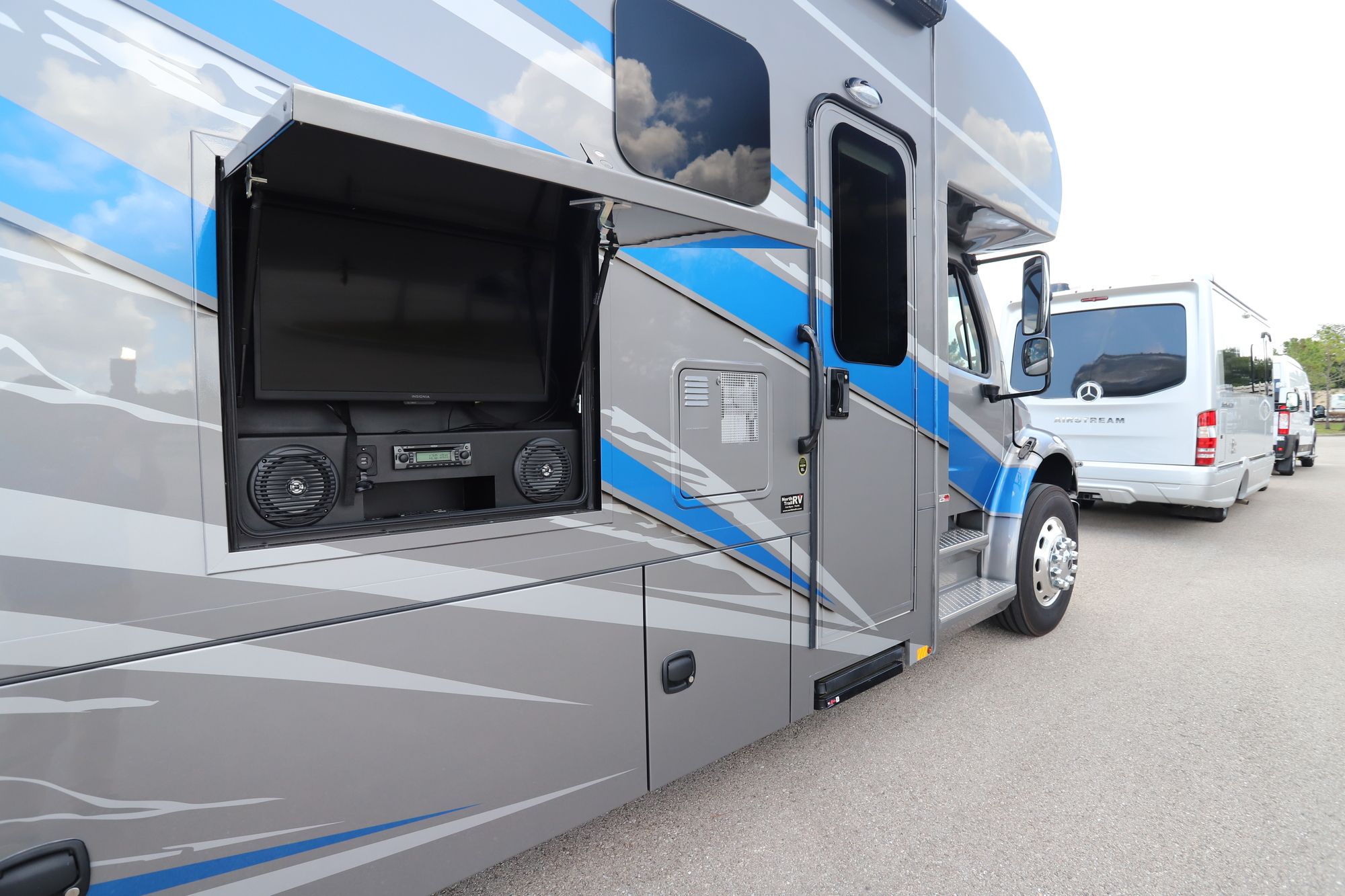 Used 2021 Renegade Rv Valencia 38RB Super C  For Sale