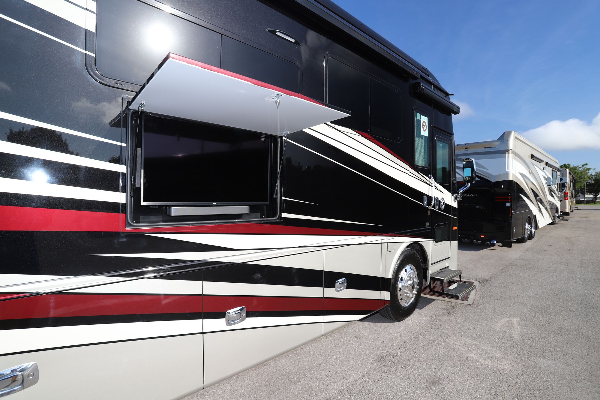 New 2021 Tiffin Motor Homes Phaeton 40IH Class A  For Sale