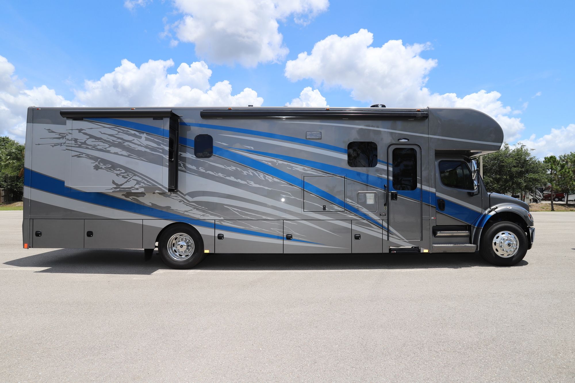 Used 2021 Renegade Rv Valencia 38RB Super C  For Sale