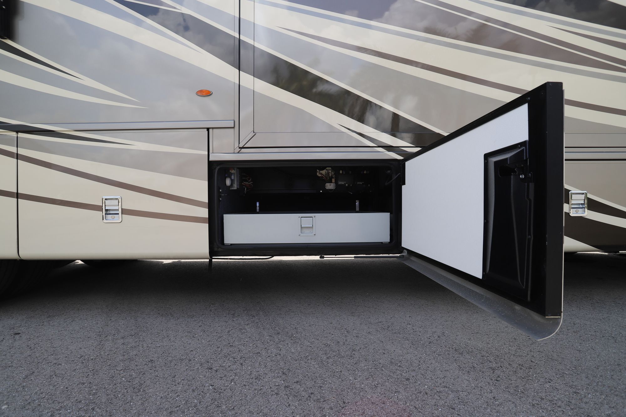 Used 2018 Newmar Ventana 4002 Class A  For Sale