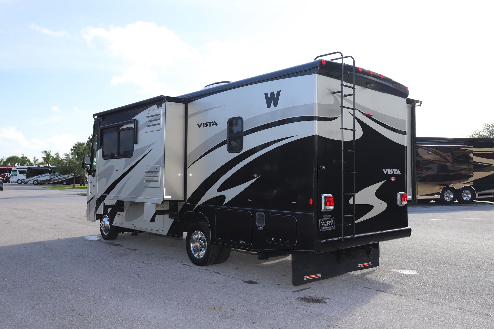 Used 2011 Winnebago Vista 26P Class A  For Sale