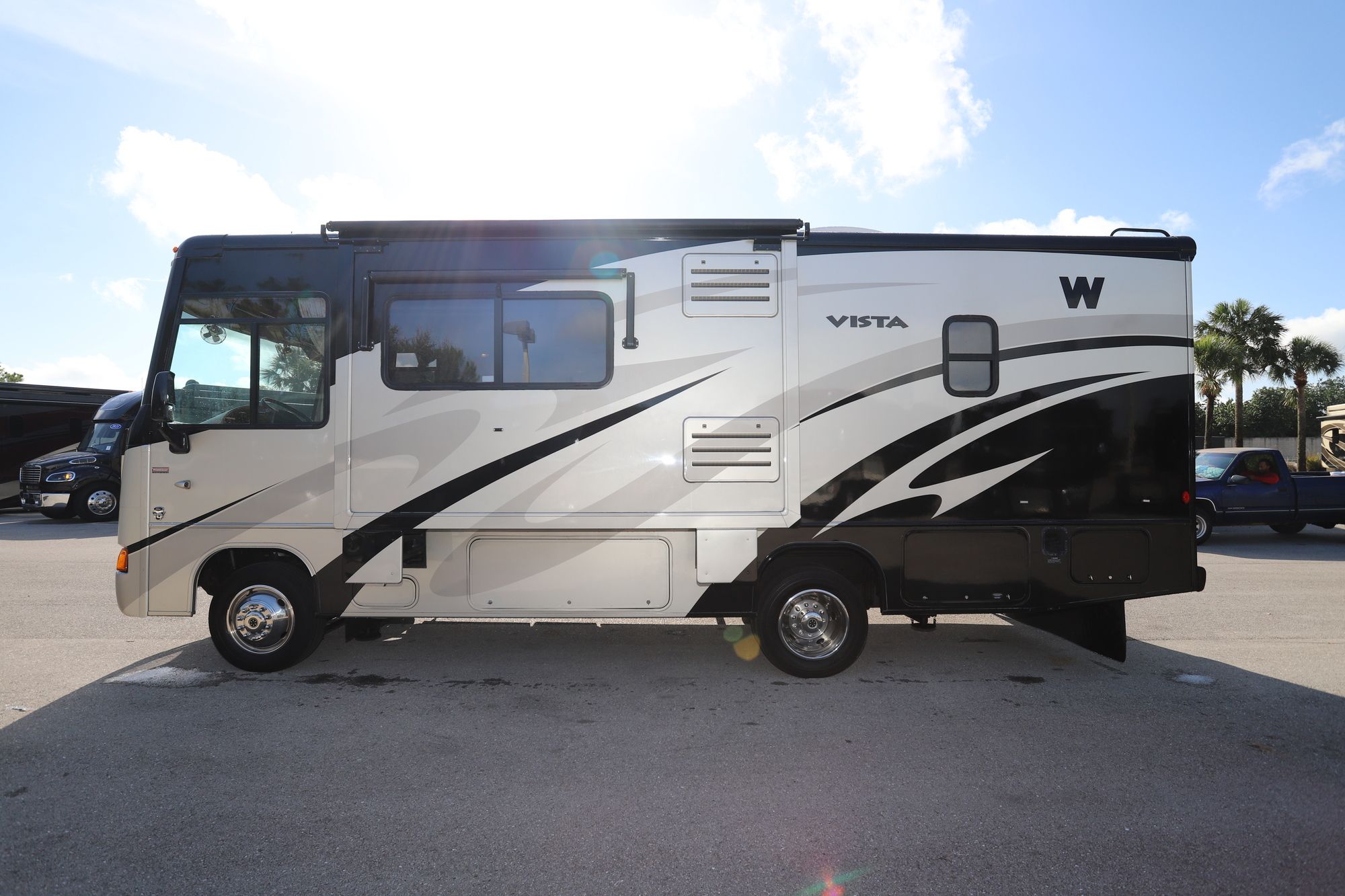 Used 2011 Winnebago Vista 26P Class A  For Sale