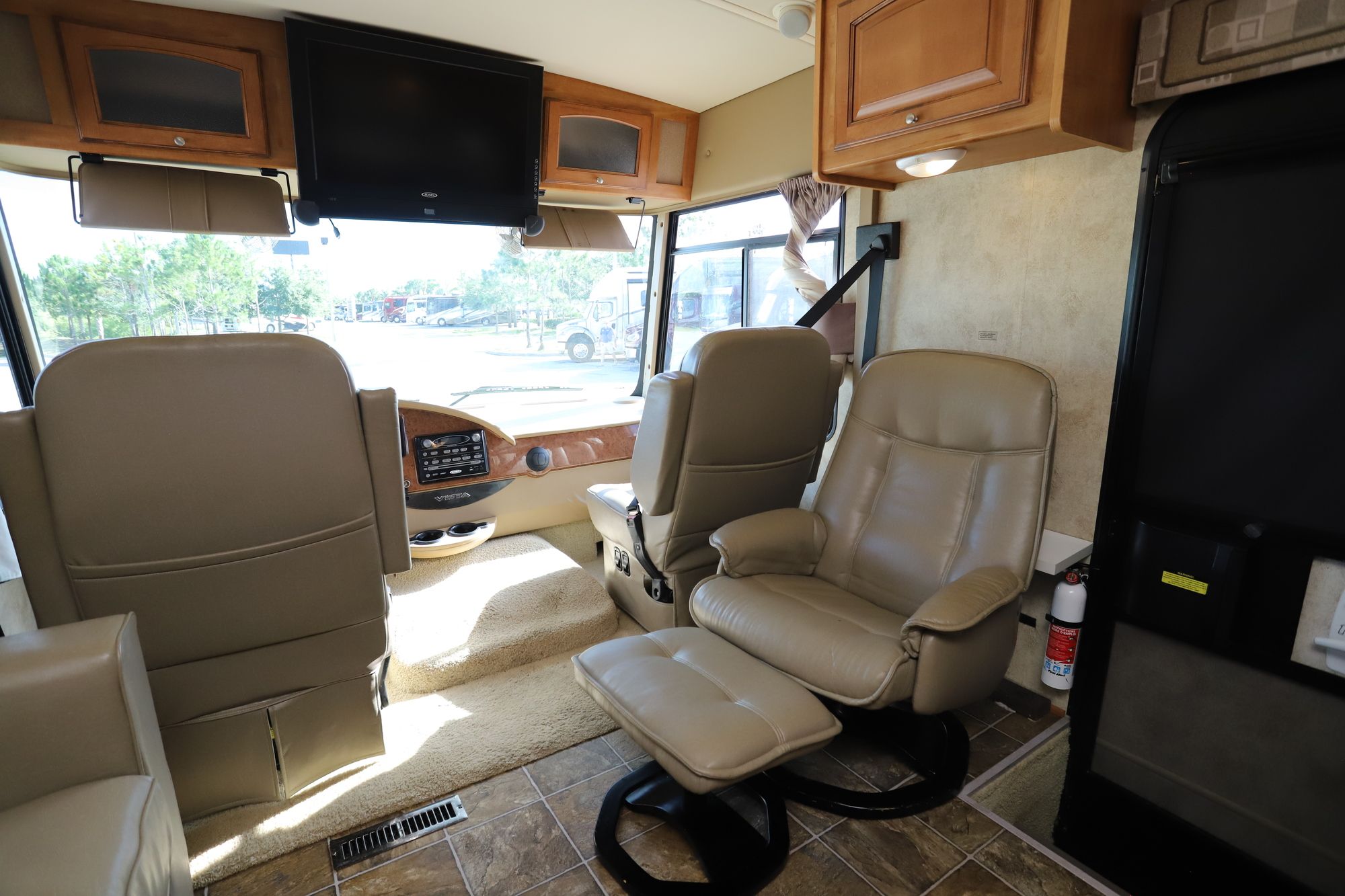 Used 2011 Winnebago Vista 26P Class A  For Sale