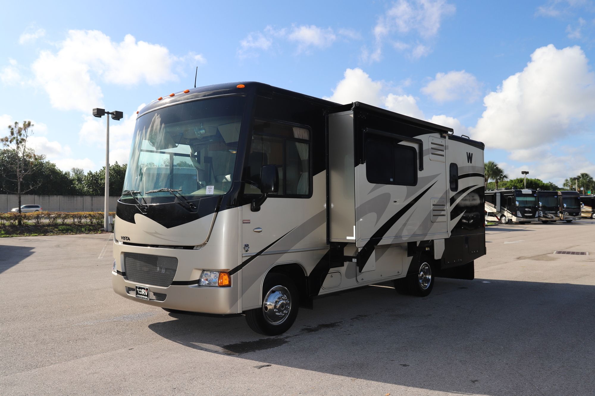 Used 2011 Winnebago Vista 26P Class A  For Sale