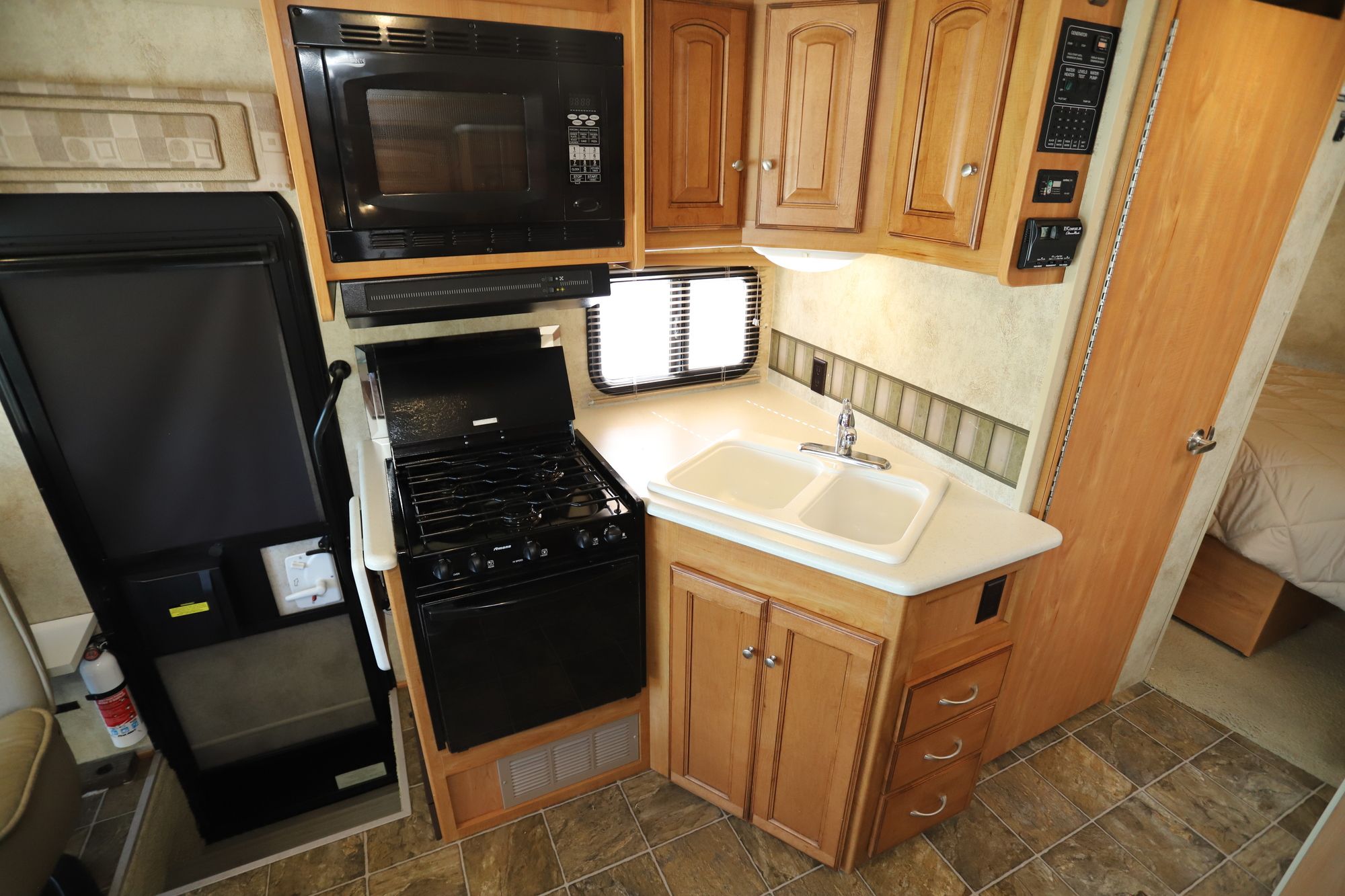 Used 2011 Winnebago Vista 26P Class A  For Sale