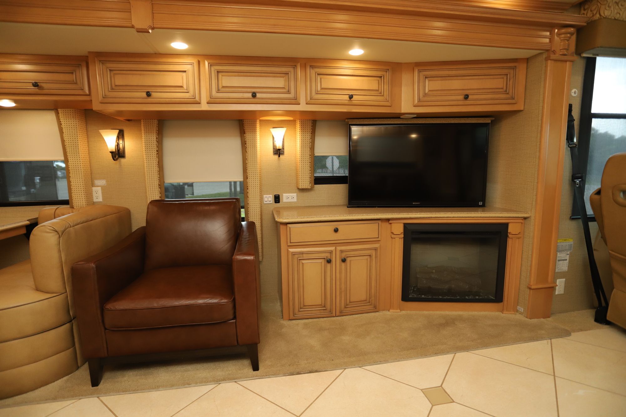 Used 2013 Newmar Dutch Star 4318 Class A  For Sale