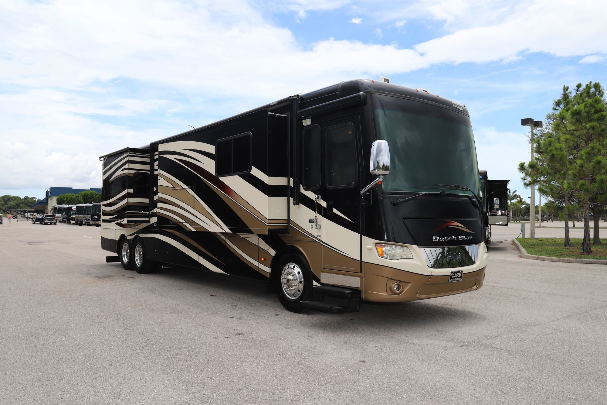 Used 2013 Newmar Dutch Star 4318 Class A  For Sale