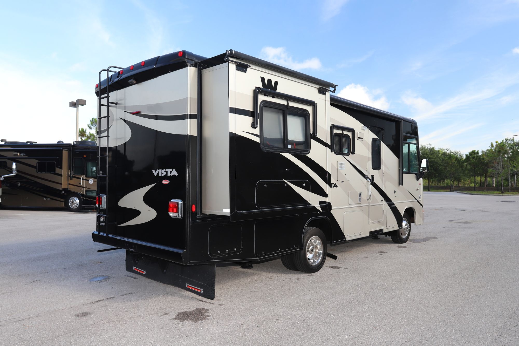 Used 2011 Winnebago Vista 26P Class A  For Sale