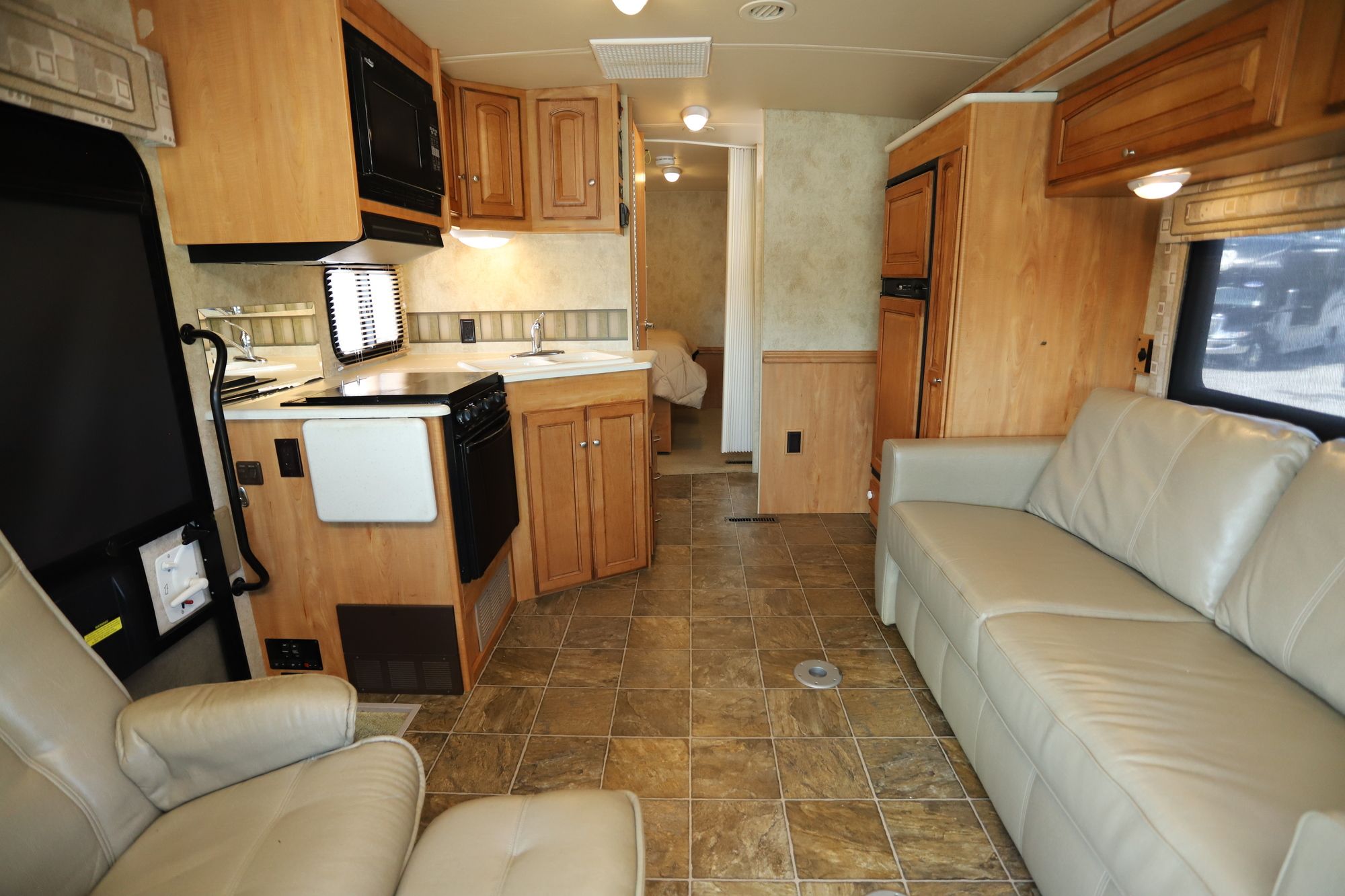 Used 2011 Winnebago Vista 26P Class A  For Sale