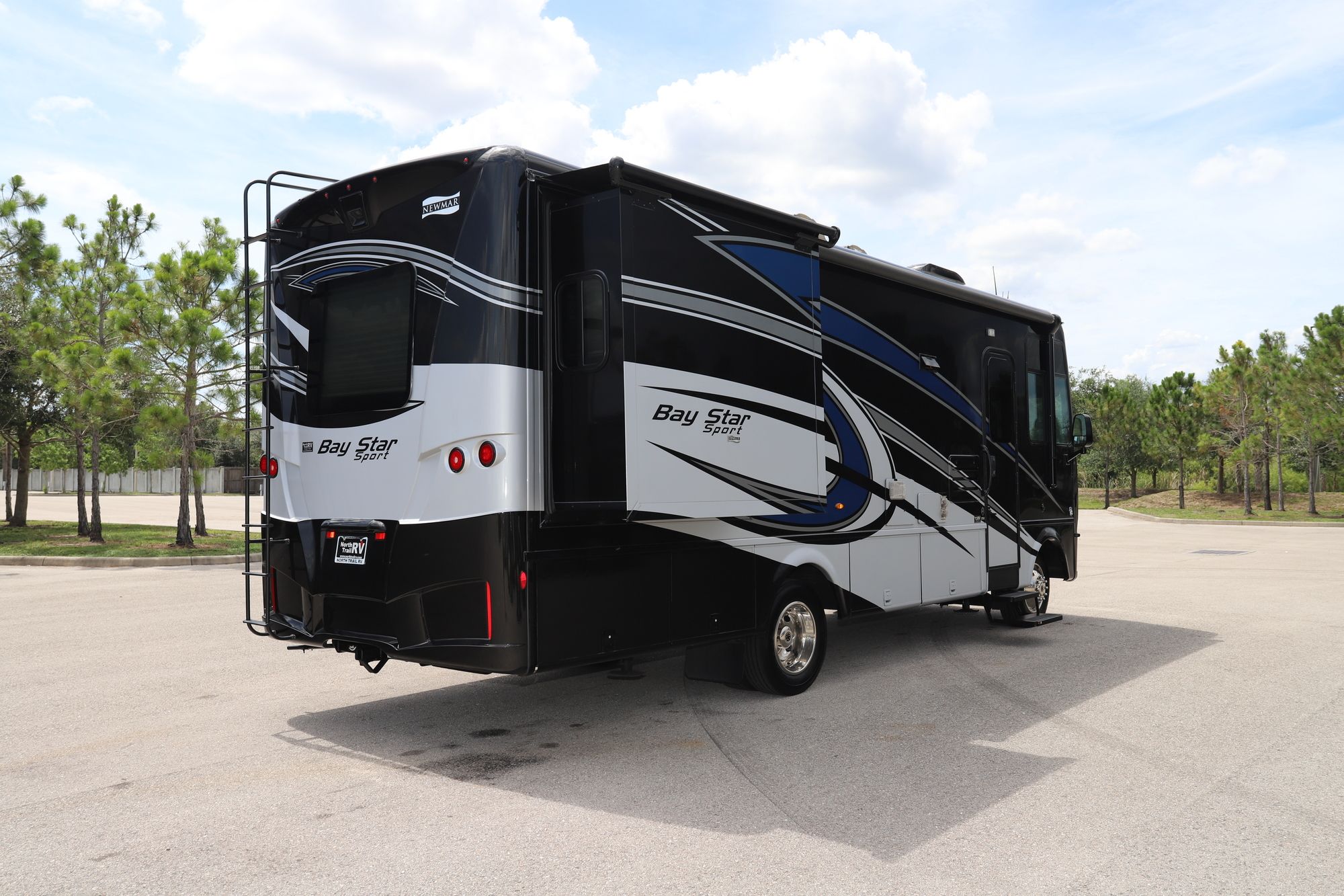 Used 2020 Newmar Bay Star Sport 2702 Class A  For Sale