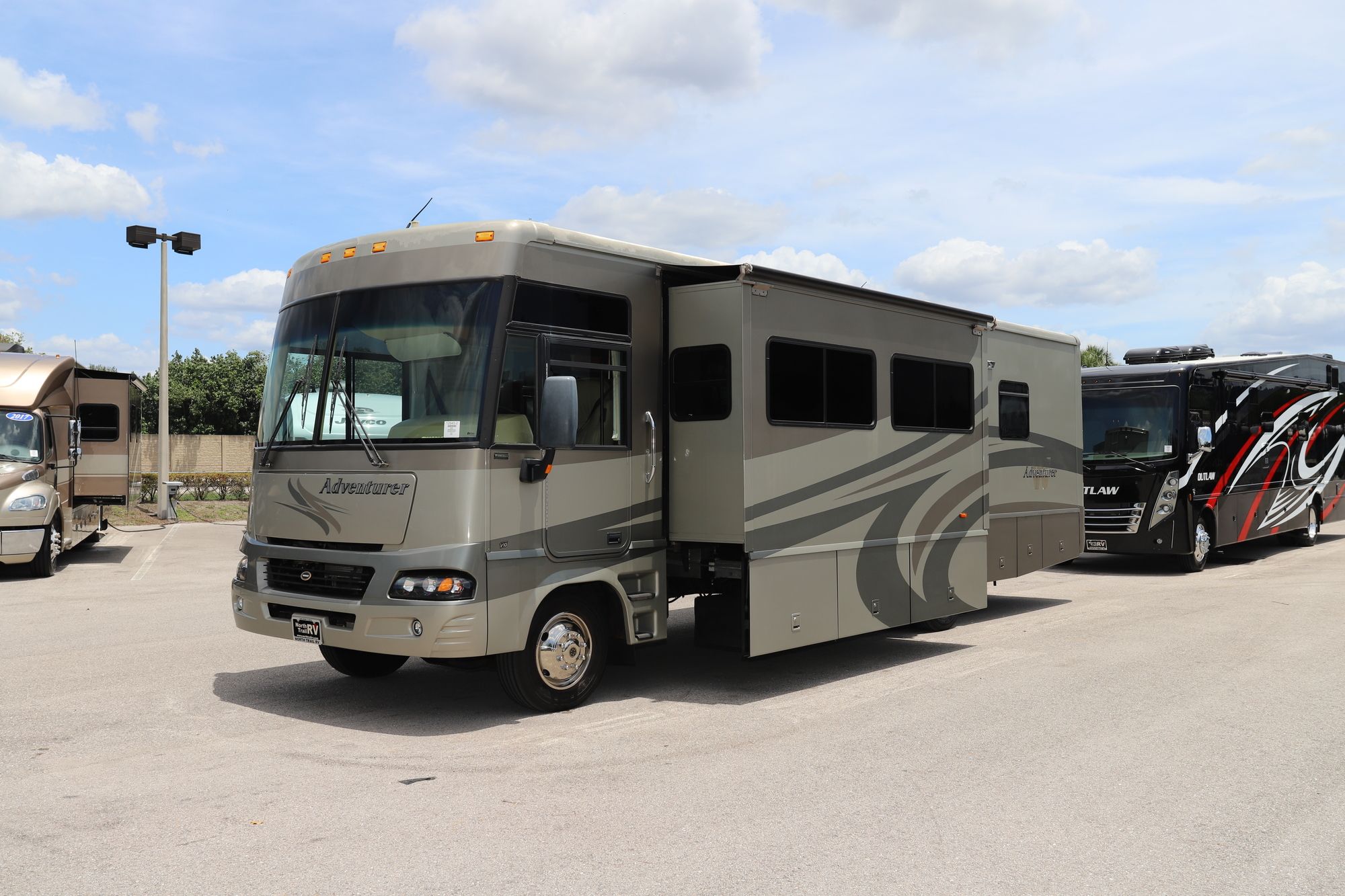 Used 2005 Winnebago Adventurer 33V Class A  For Sale