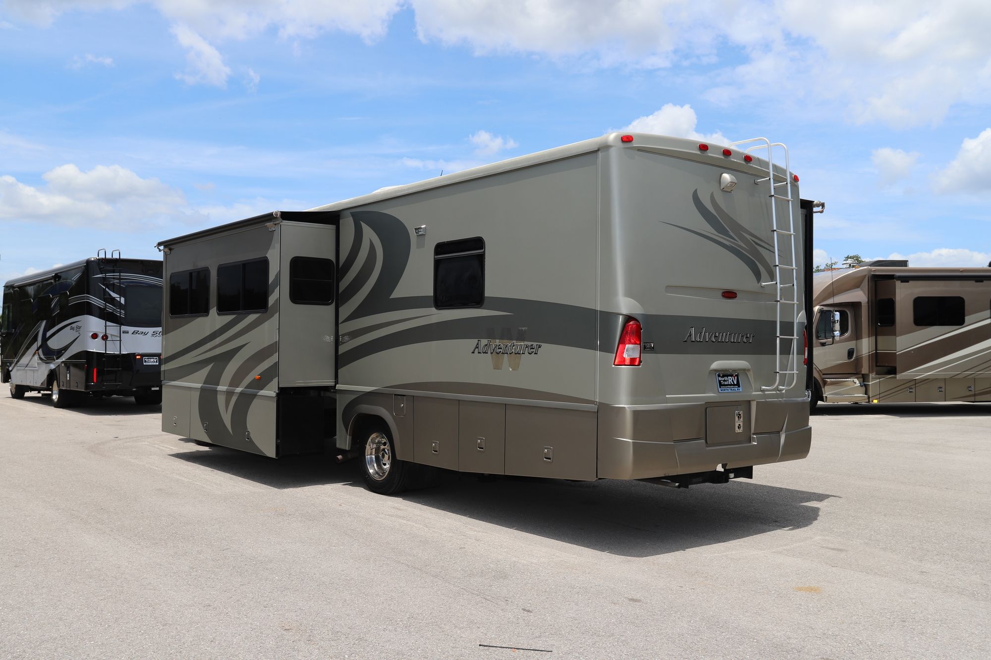 Used 2005 Winnebago Adventurer 33V Class A  For Sale