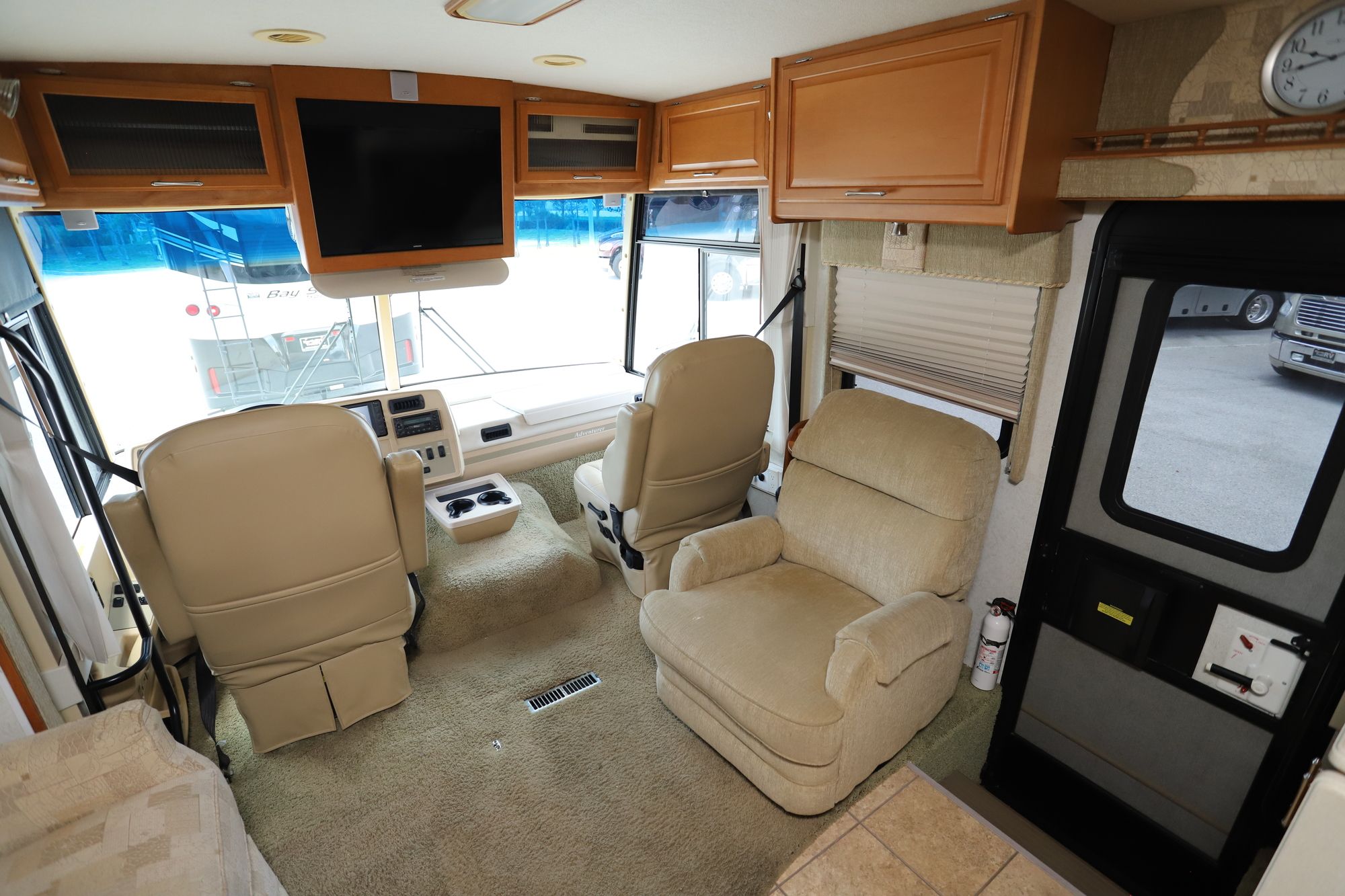 Used 2005 Winnebago Adventurer 33V Class A  For Sale