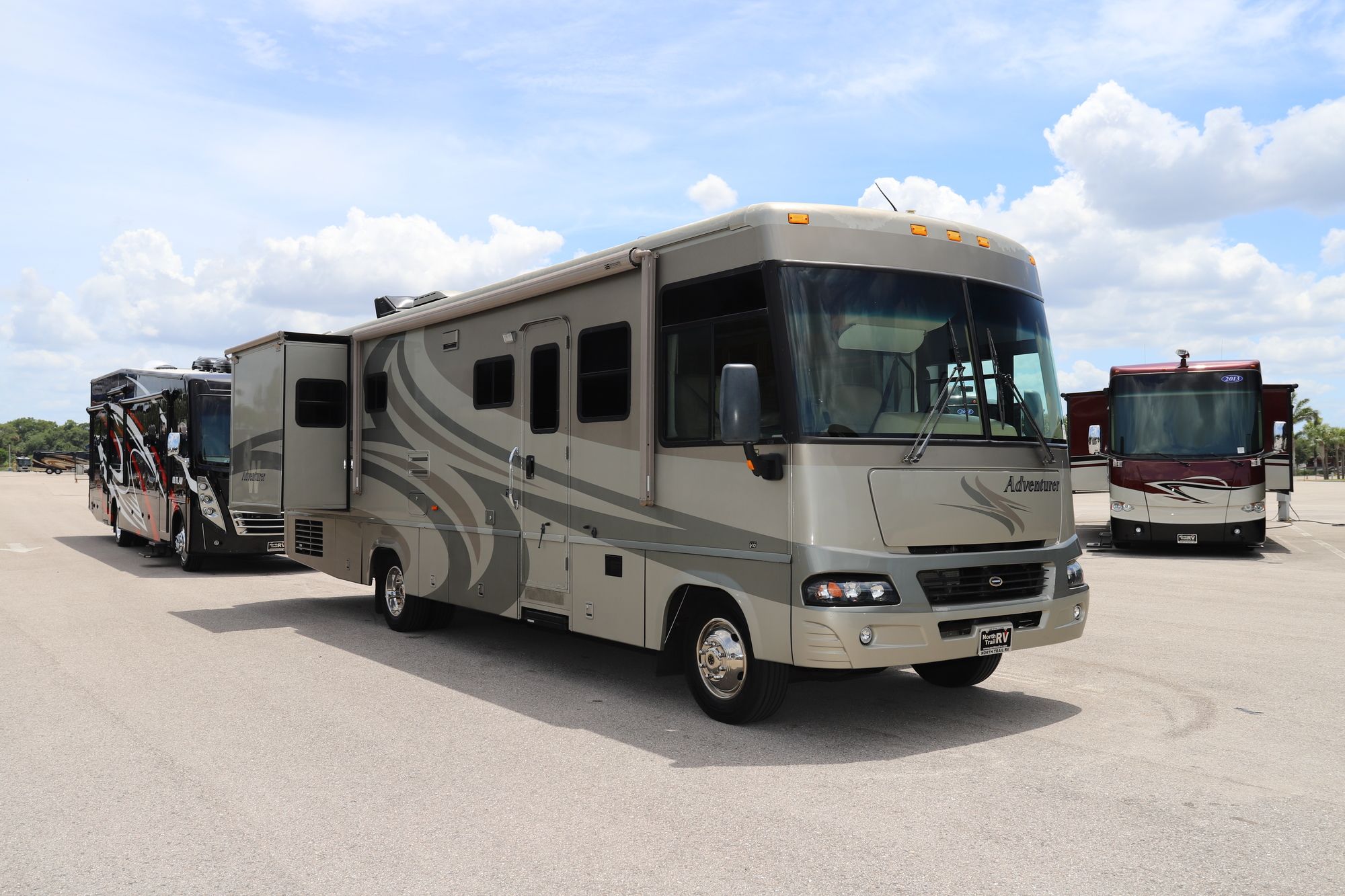 Used 2005 Winnebago Adventurer 33V Class A  For Sale