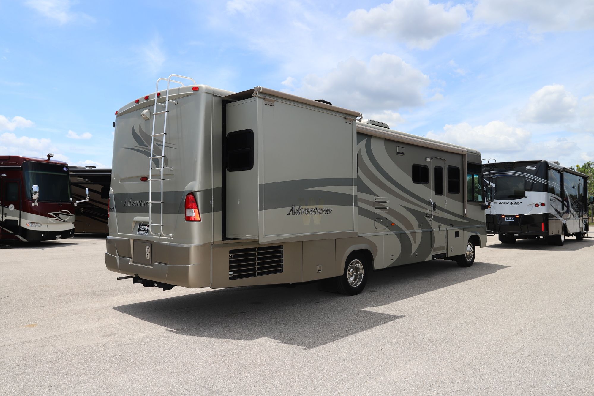 Used 2005 Winnebago Adventurer 33V Class A  For Sale