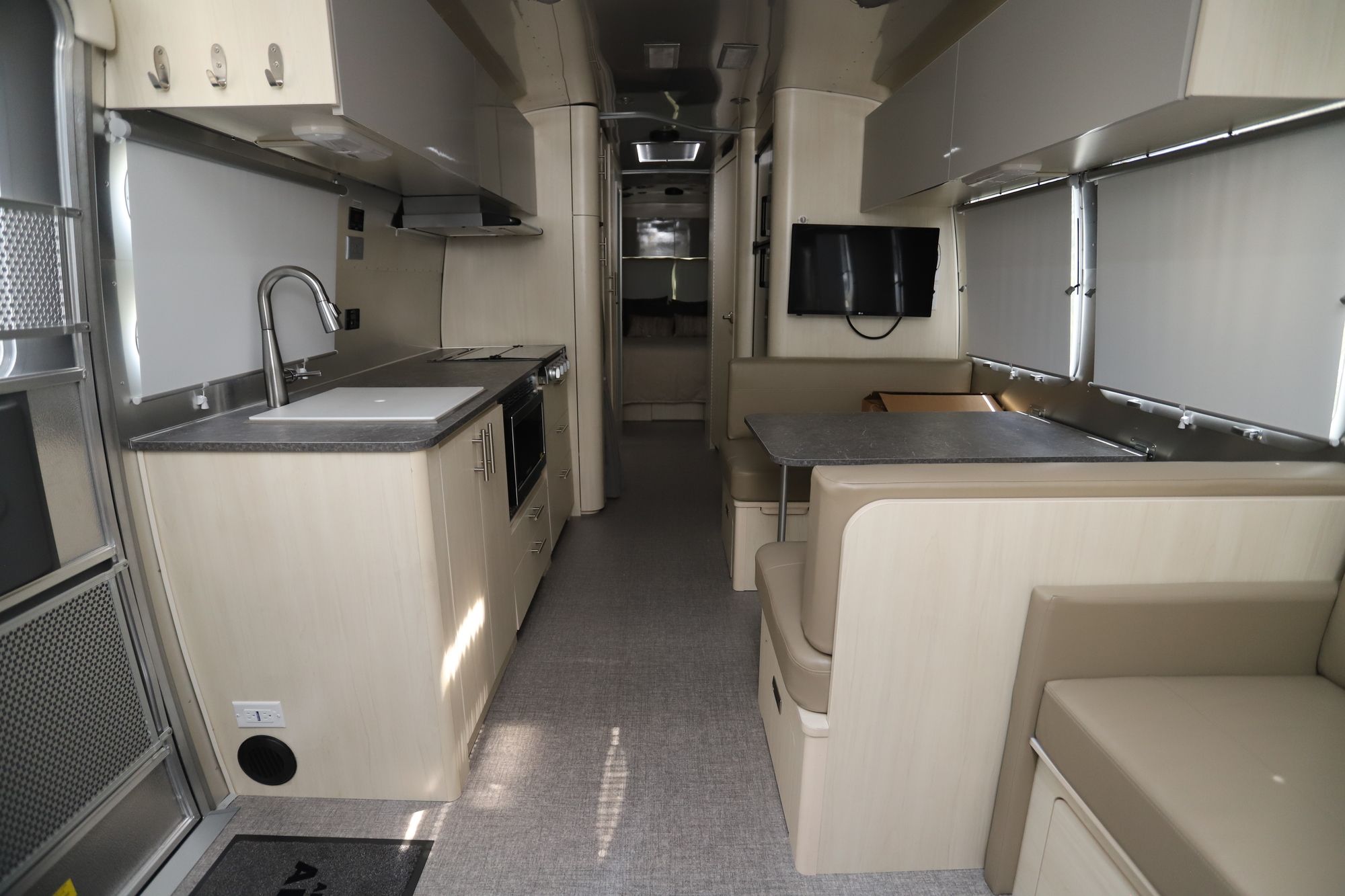 New 2021 Airstream Flying Cloud 30RB Travel Trailer  For Sale