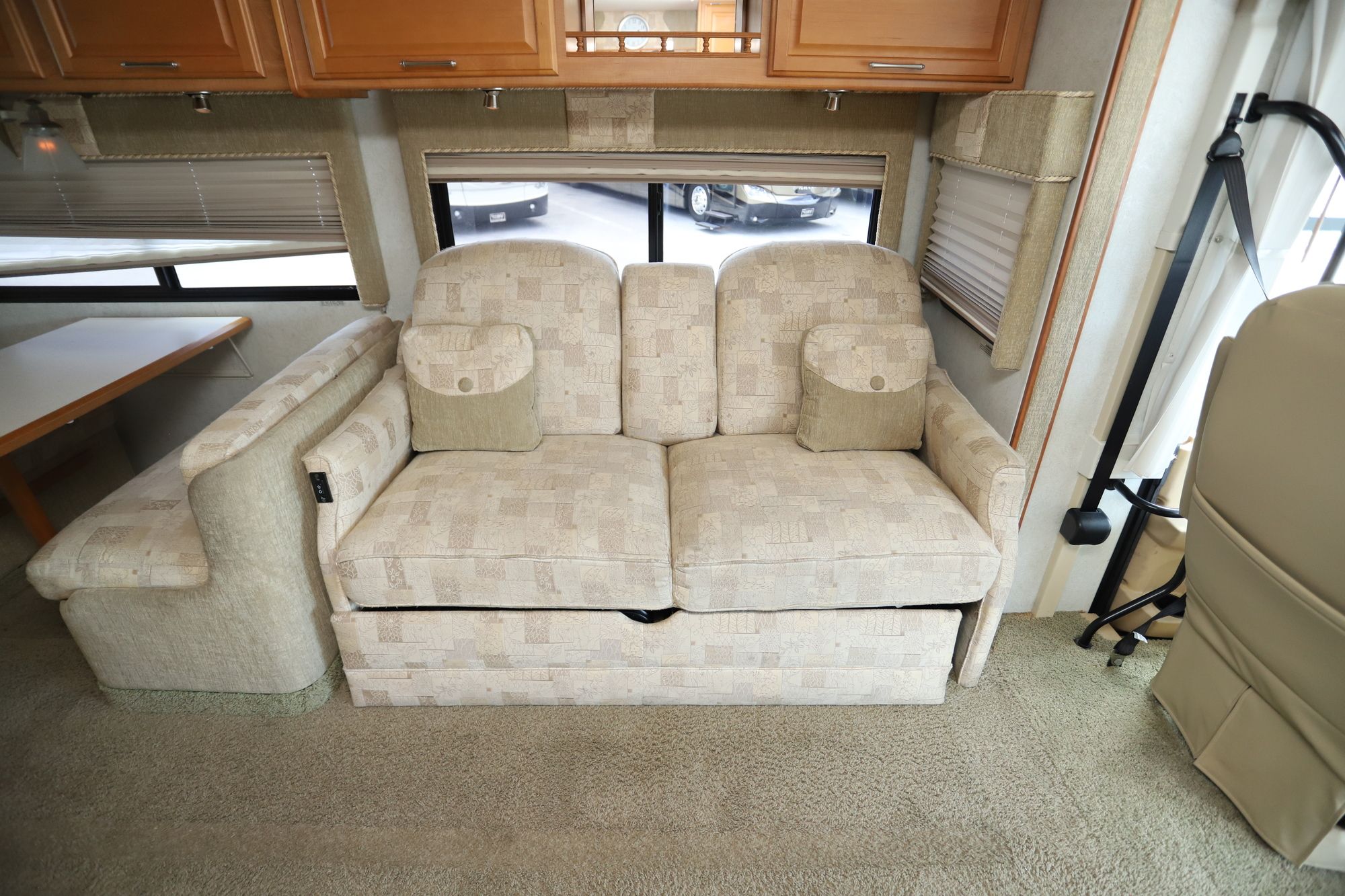 Used 2005 Winnebago Adventurer 33V Class A  For Sale