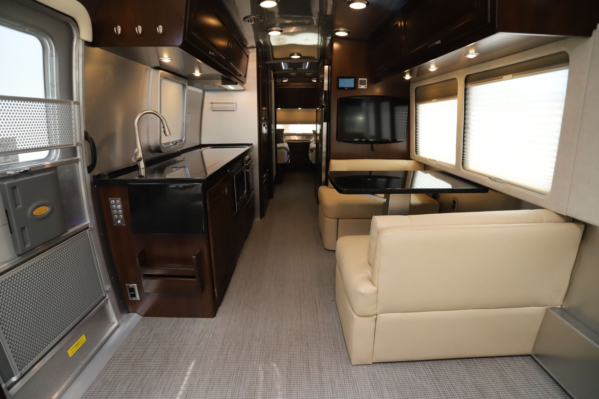 New 2021 Airstream Classic 30RB Travel Trailer  For Sale