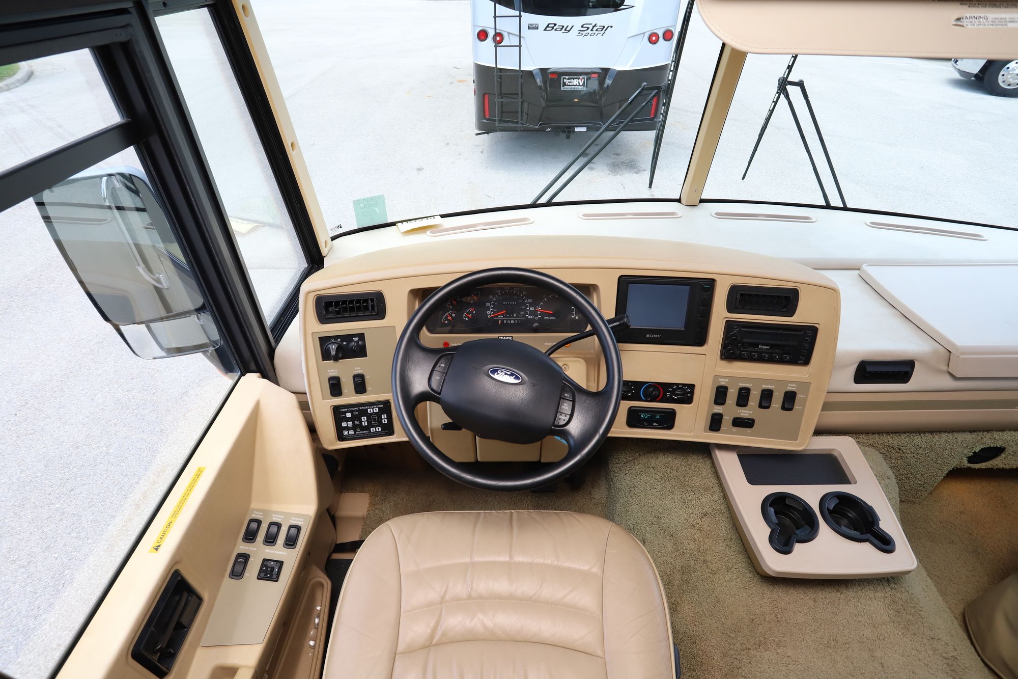 Used 2005 Winnebago Adventurer 33V Class A  For Sale