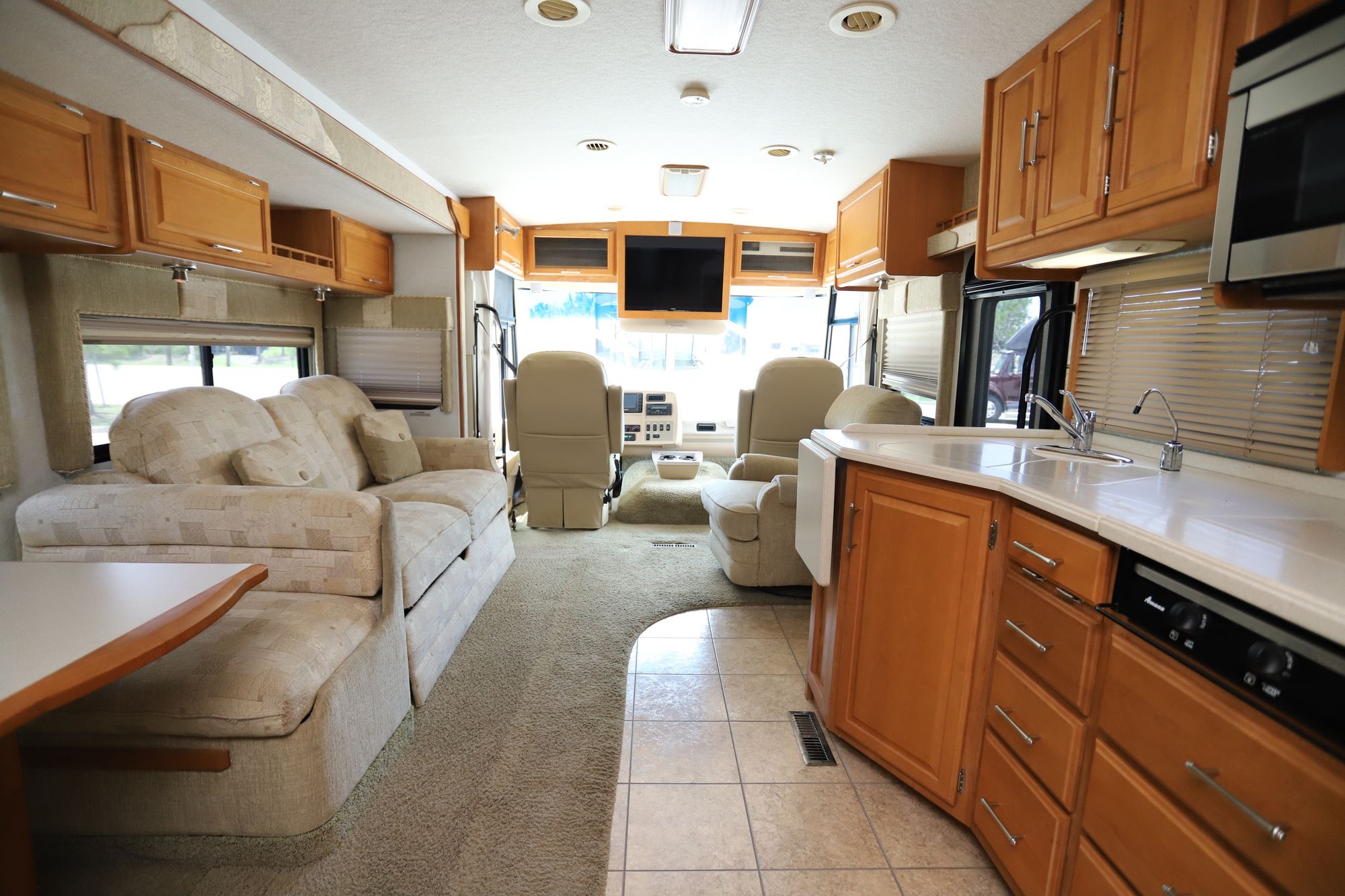 Used 2005 Winnebago Adventurer 33V Class A  For Sale