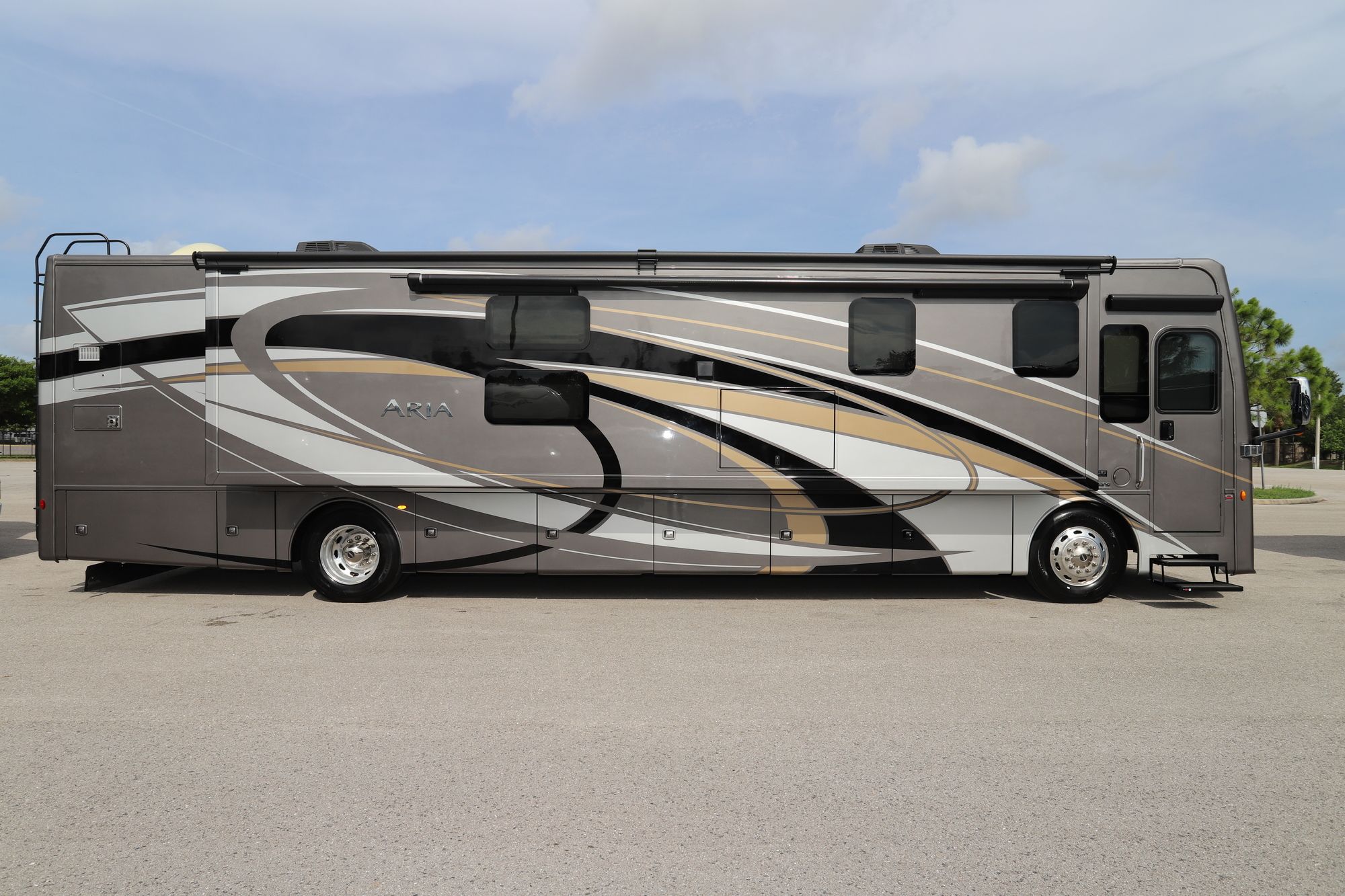 Used 2019 Thor Aria 4000 Class A  For Sale