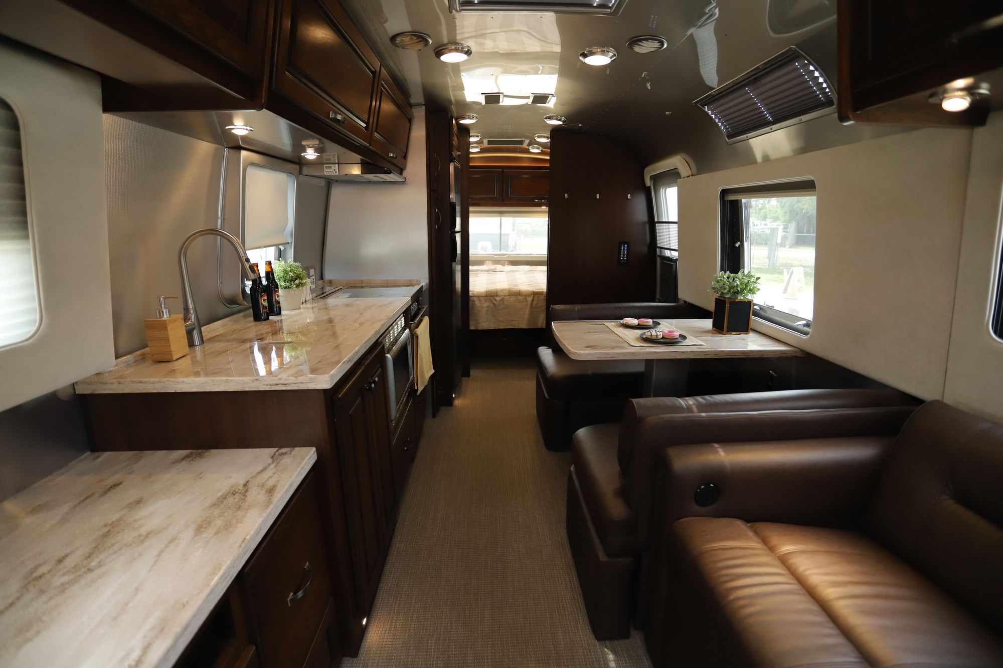 Used 2018 Airstream Classic 33FB Travel Trailer  For Sale