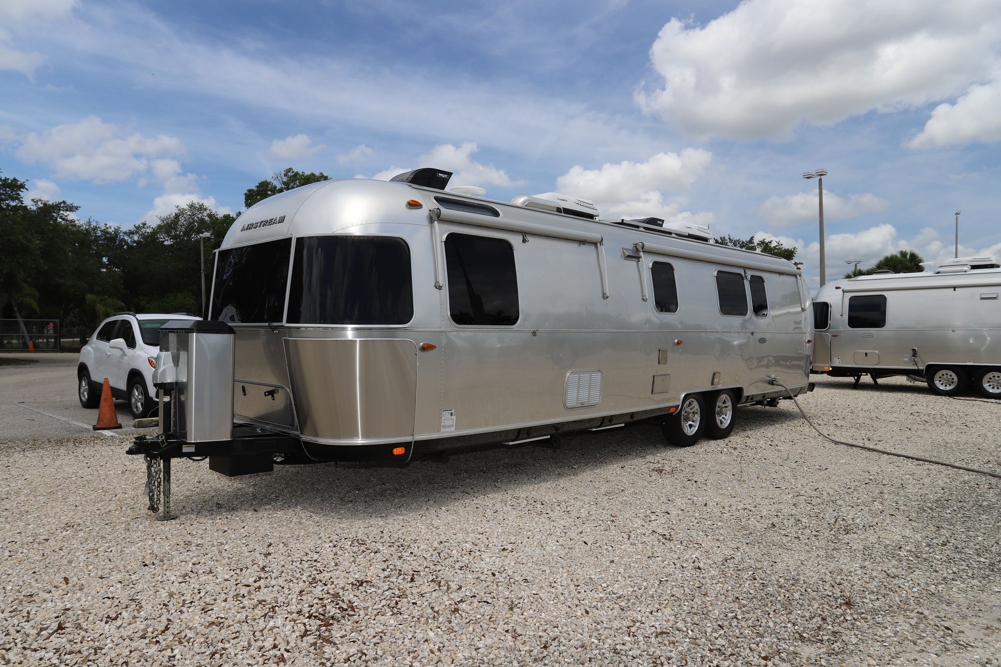 Used 2018 Airstream Classic 33FB Travel Trailer  For Sale