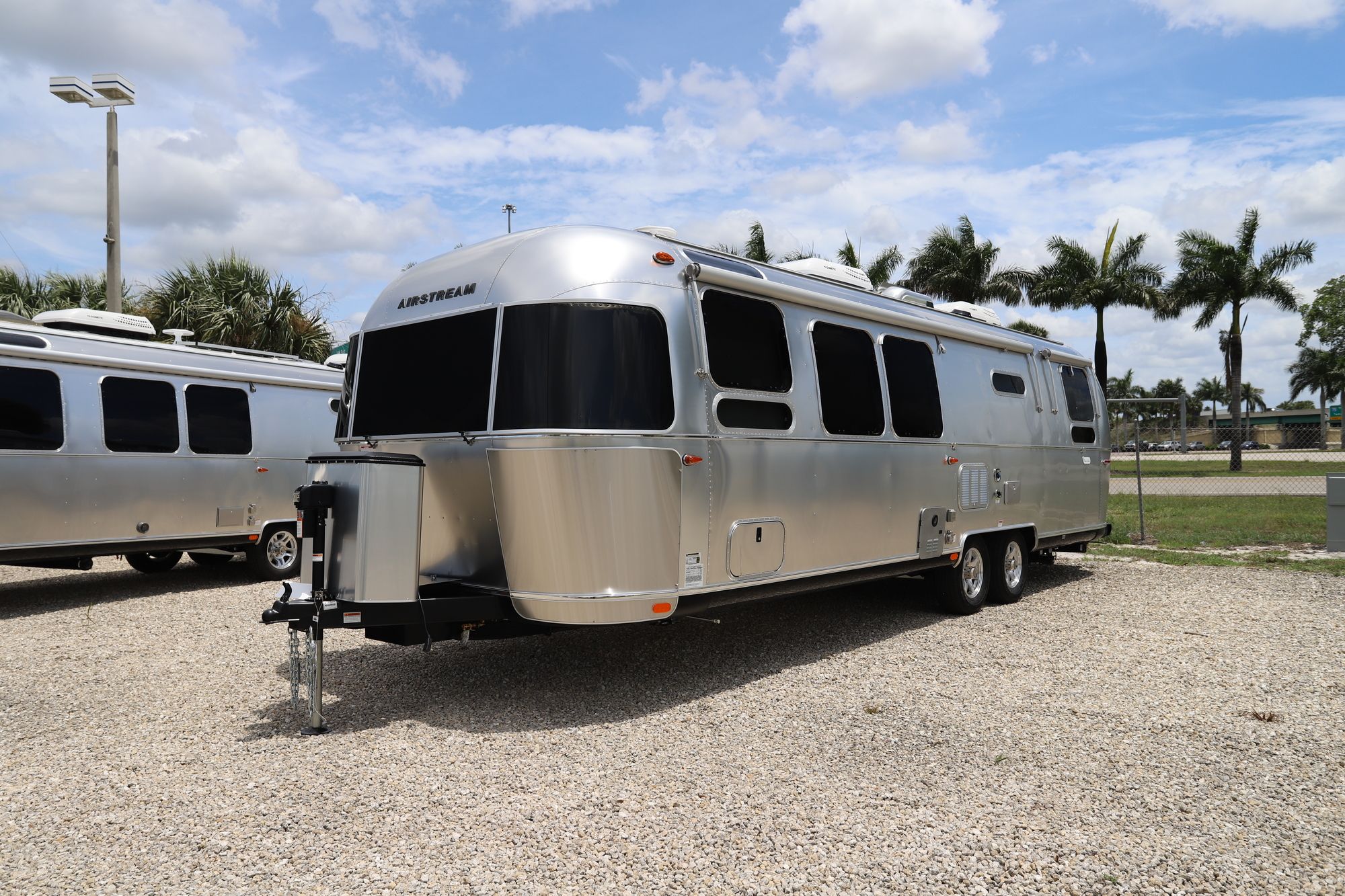 New 2021 Airstream Flying Cloud 30RB Travel Trailer  For Sale
