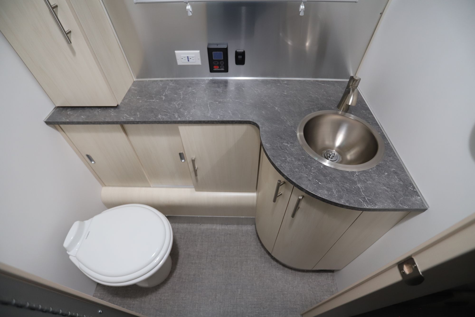 New 2021 Airstream Flying Cloud 30RB Travel Trailer  For Sale