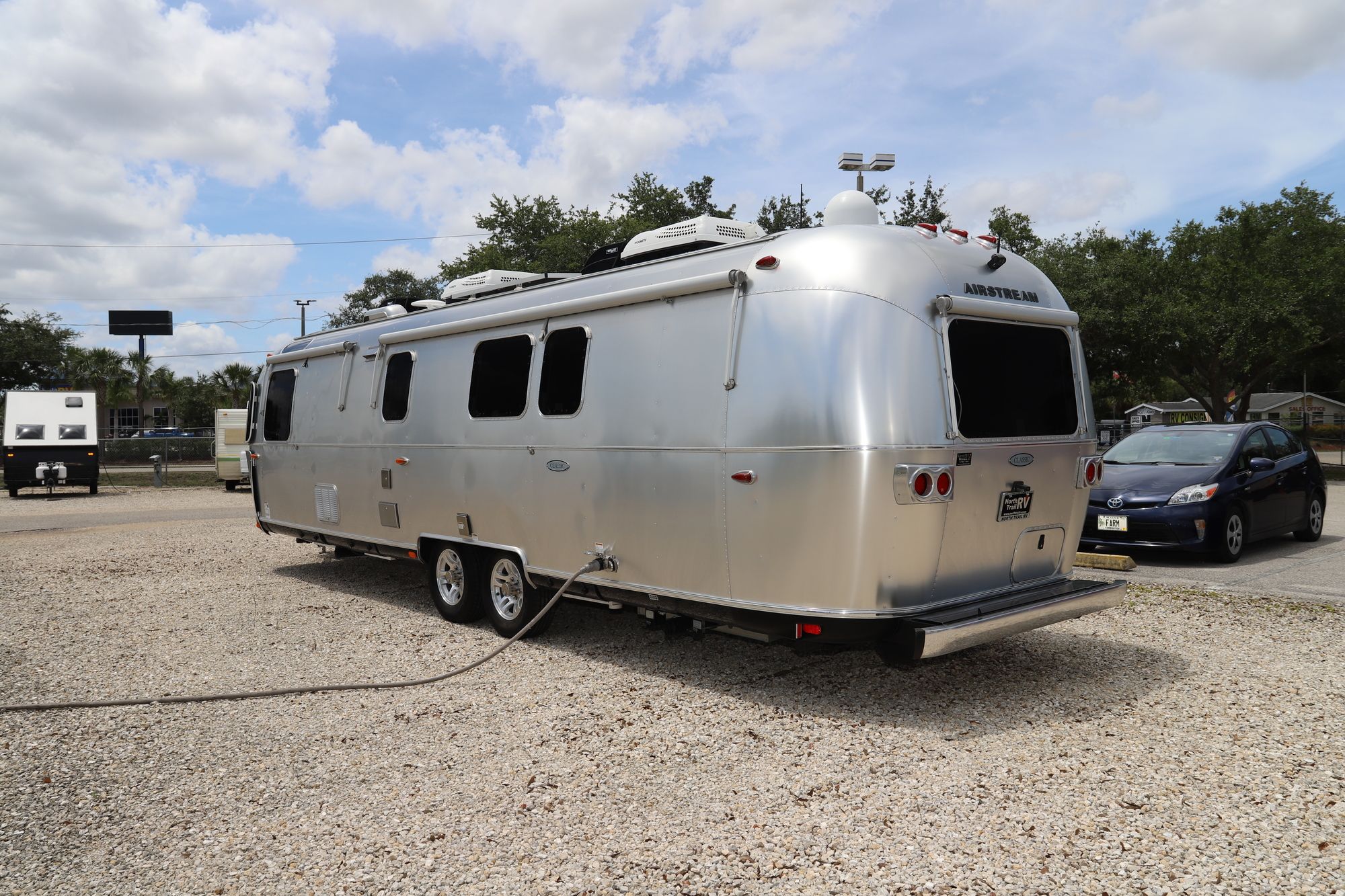 Used 2018 Airstream Classic 33FB Travel Trailer  For Sale