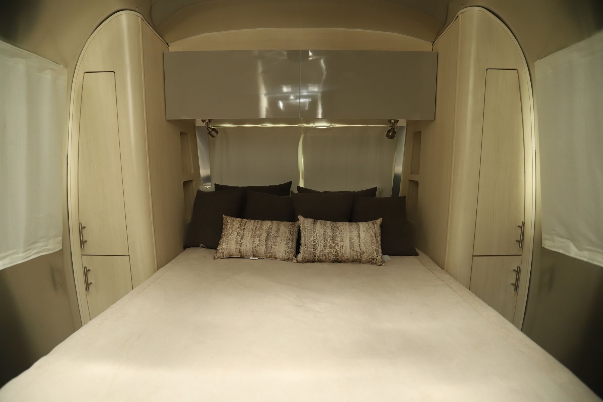 New 2021 Airstream Flying Cloud 30RB Travel Trailer  For Sale