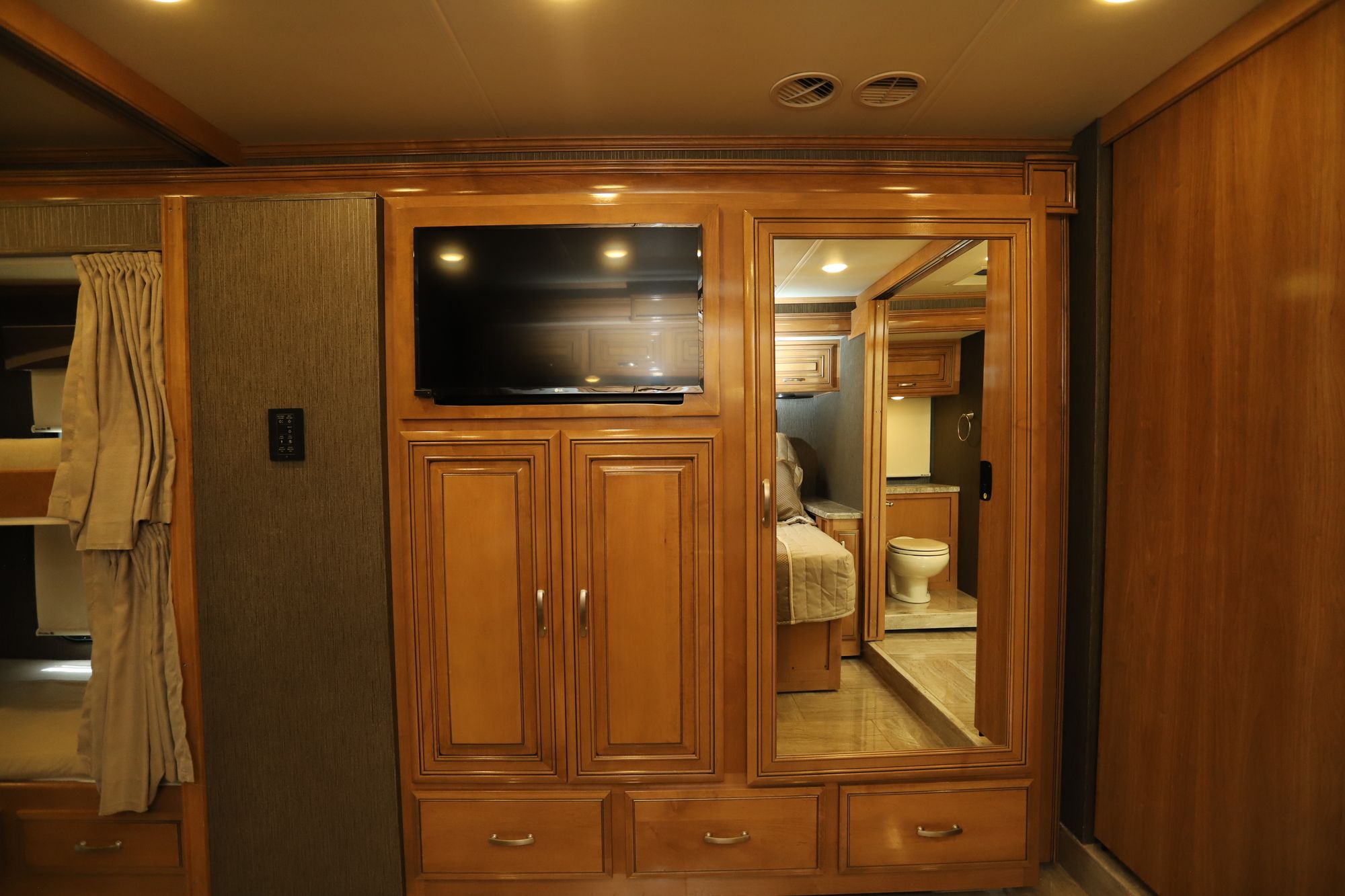 Used 2019 Thor Aria 4000 Class A  For Sale
