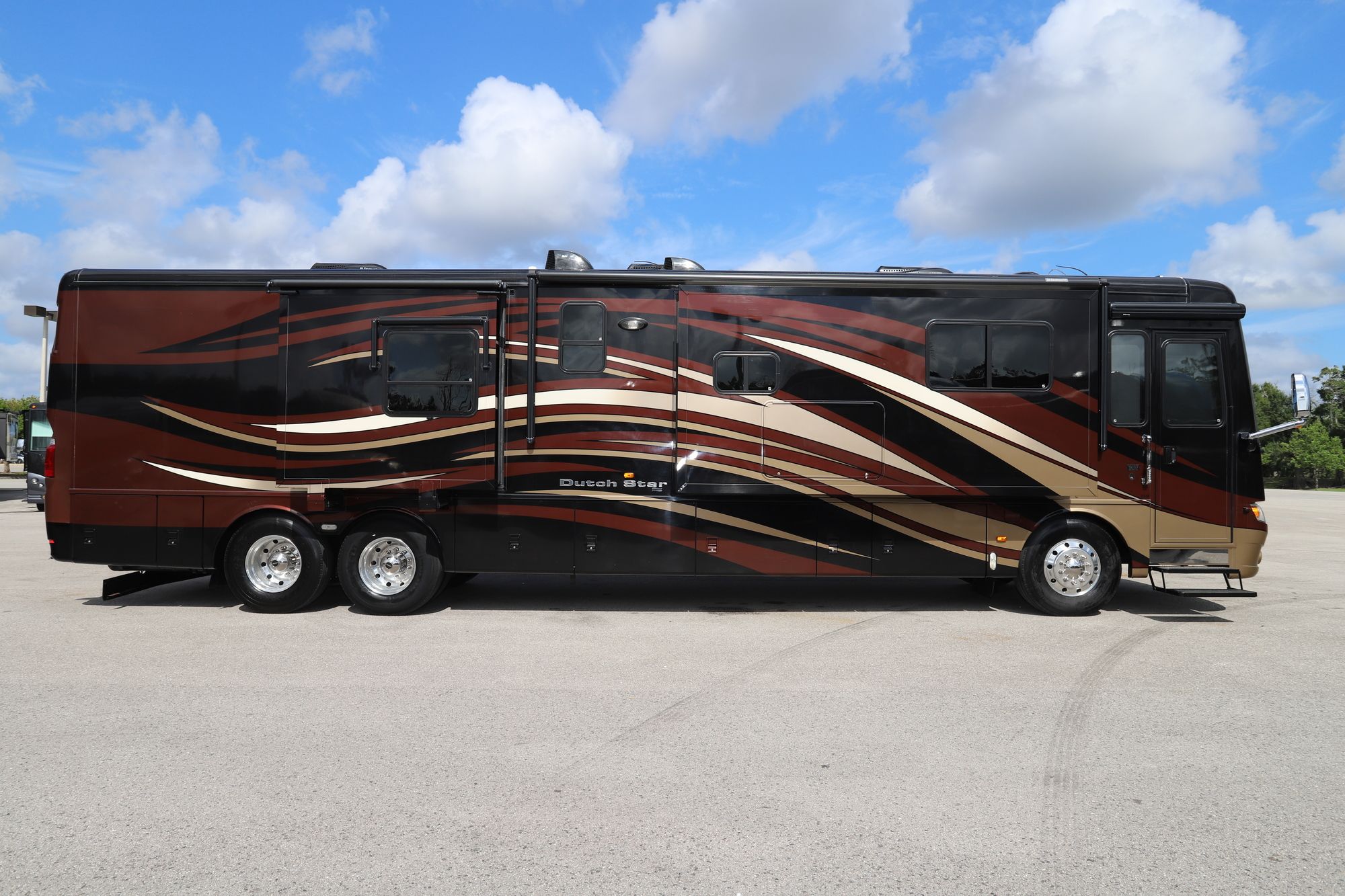 Used 2013 Newmar Dutch Star 4338 Class A  For Sale