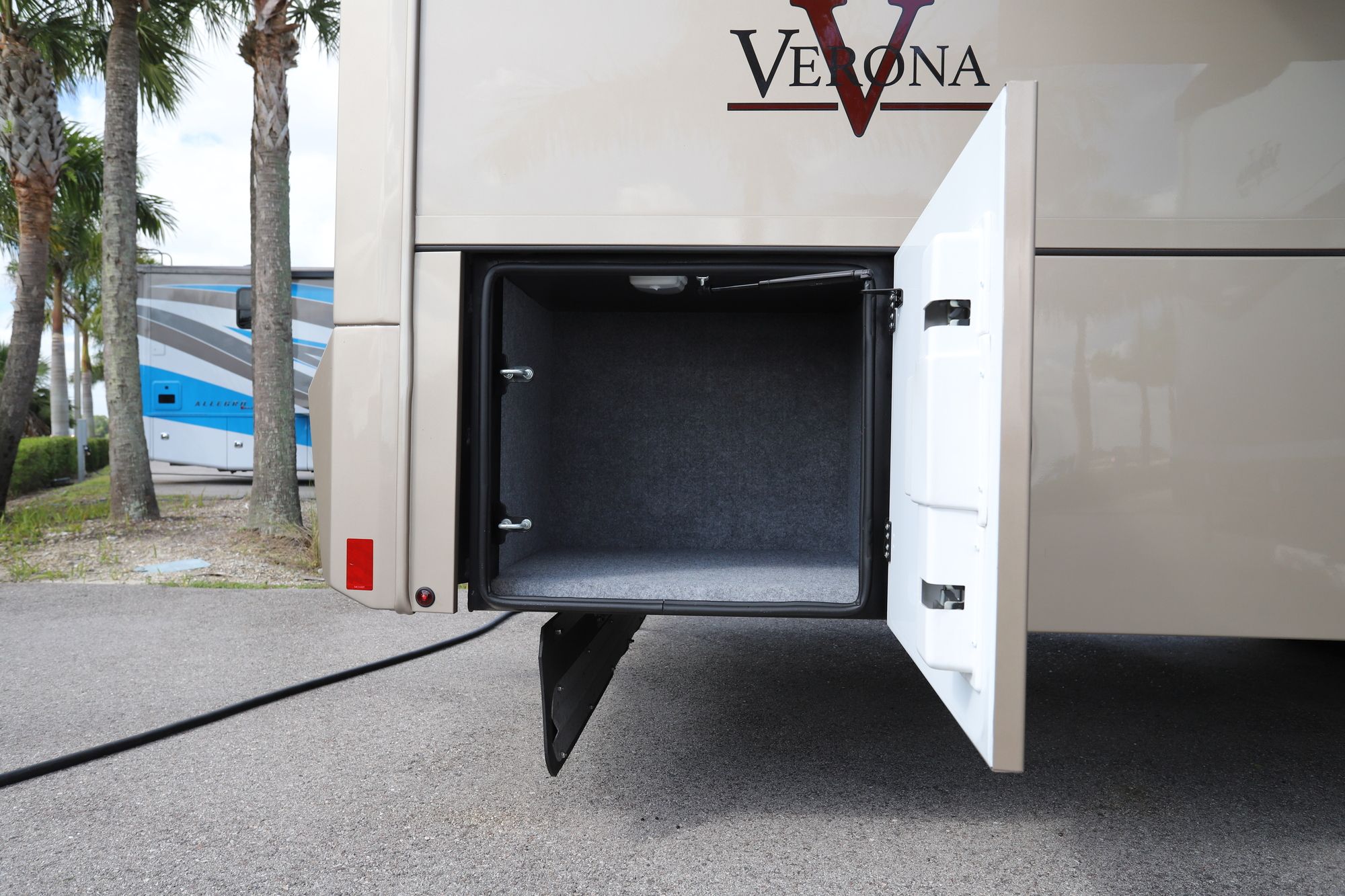 New 2022 Renegade Rv Verona 40VRB Super C  For Sale