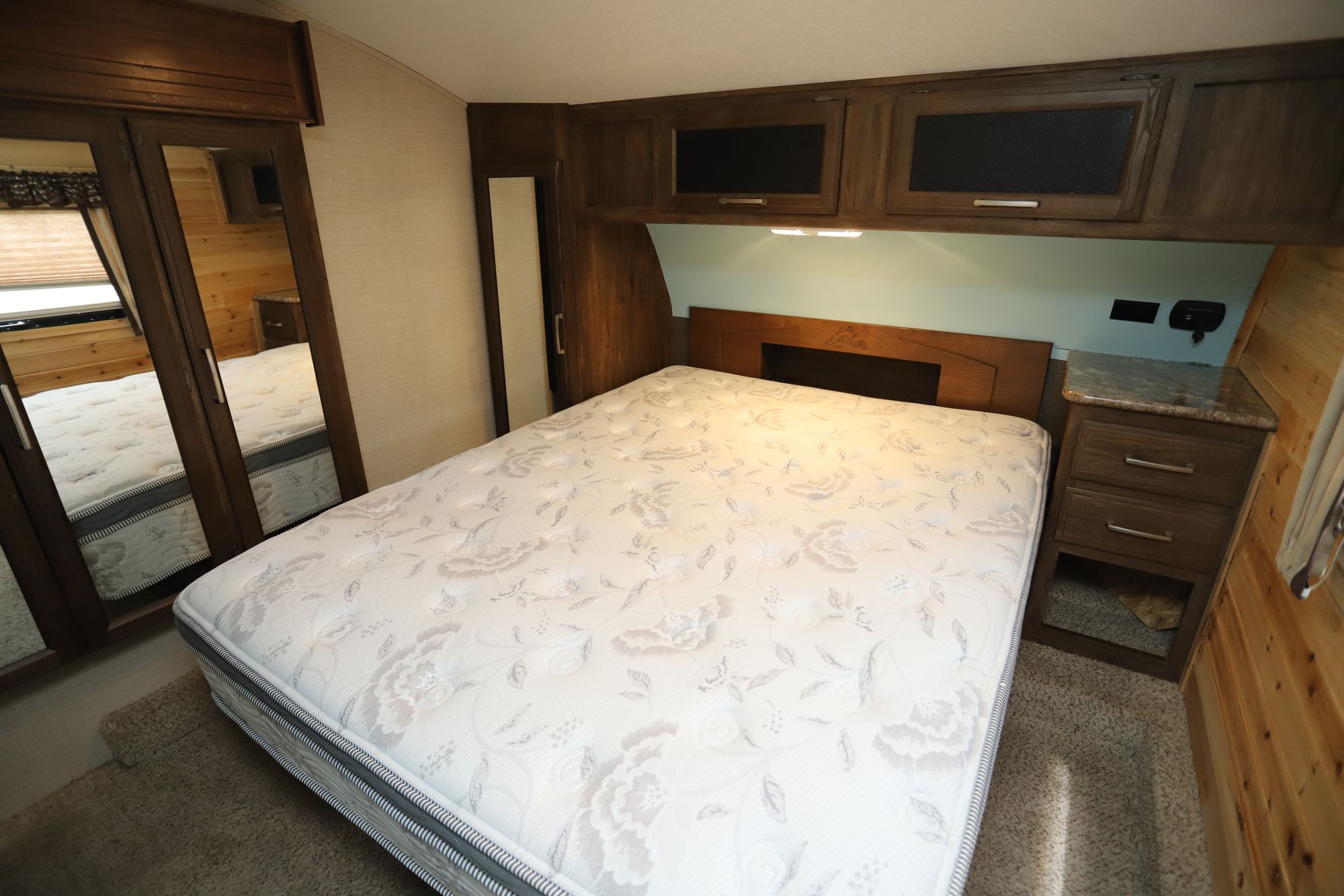 Used 2015 Keystone Cougar 326SRX Fifth Wheel  For Sale