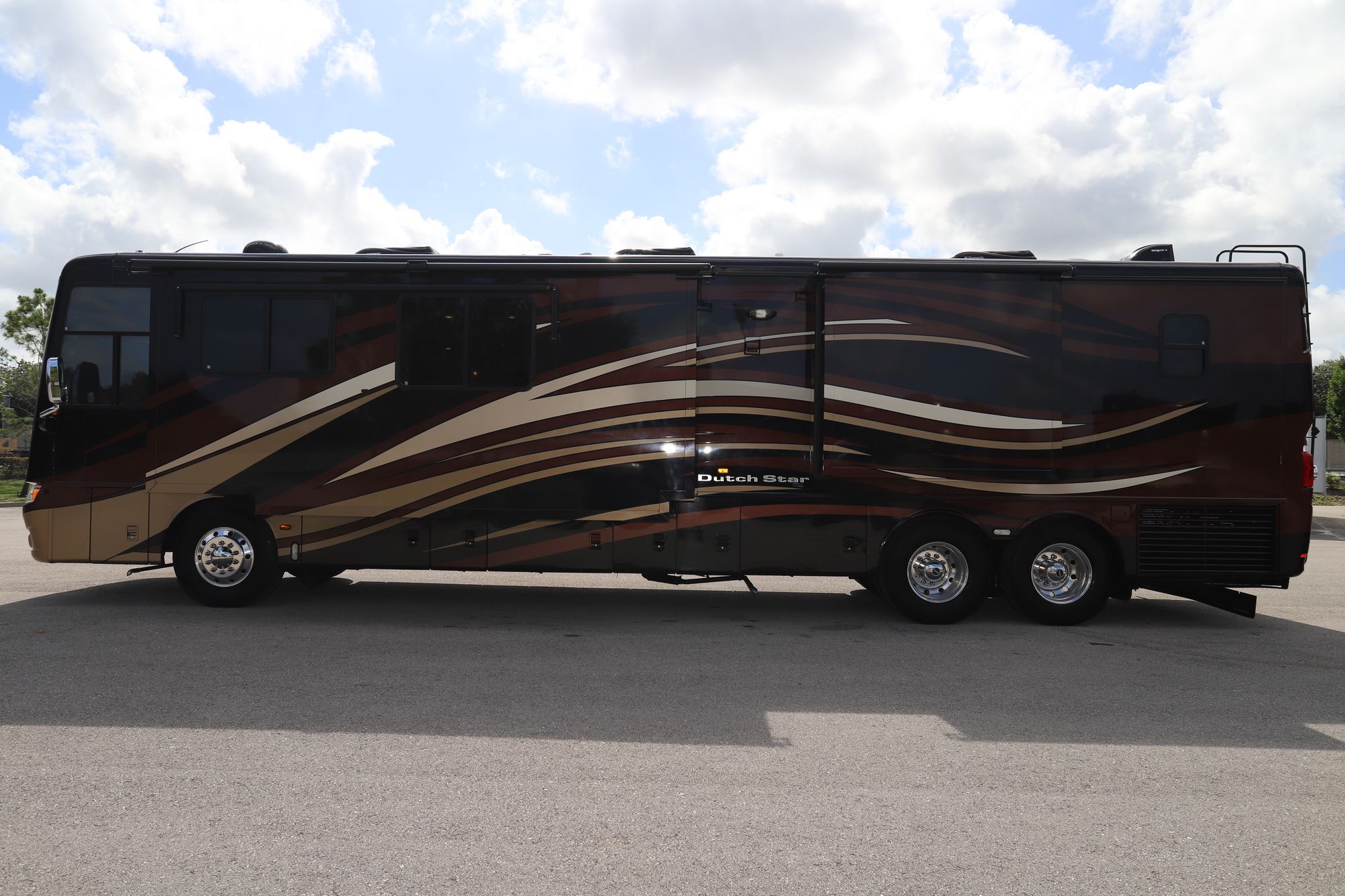 Used 2013 Newmar Dutch Star 4338 Class A  For Sale