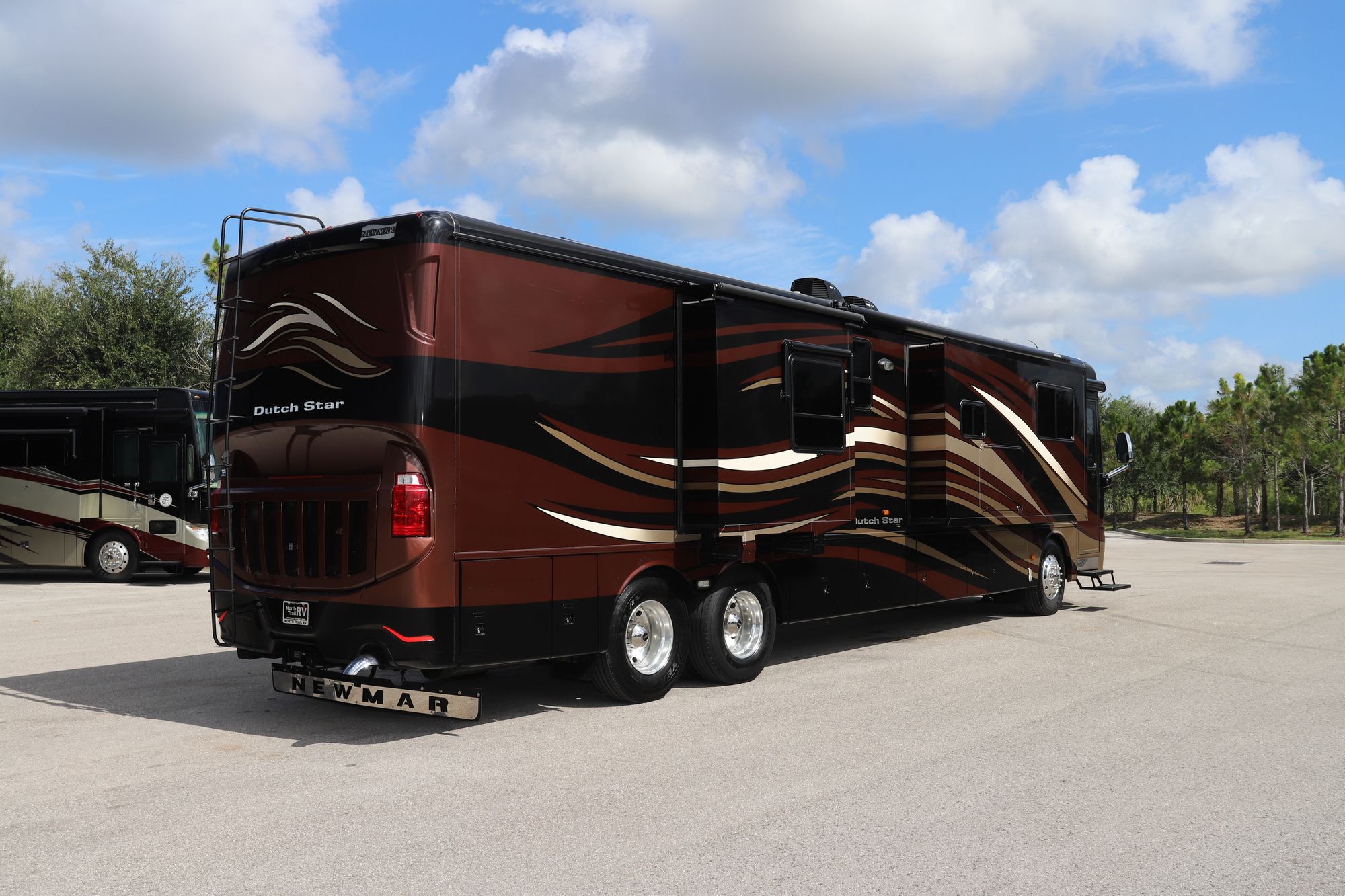 Used 2013 Newmar Dutch Star 4338 Class A  For Sale