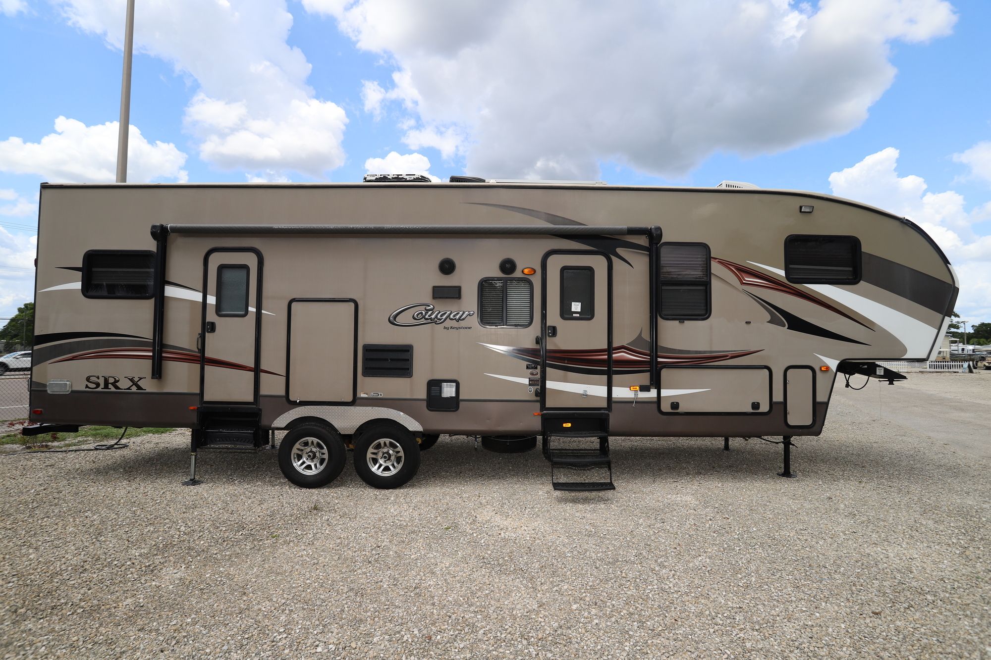 Used 2015 Keystone Cougar 326SRX Fifth Wheel  For Sale