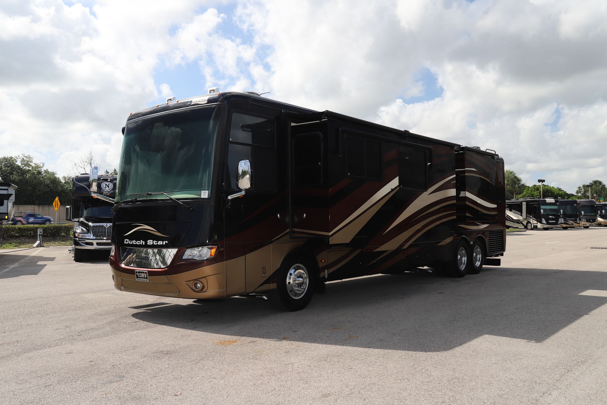 Used 2013 Newmar Dutch Star 4338 Class A  For Sale