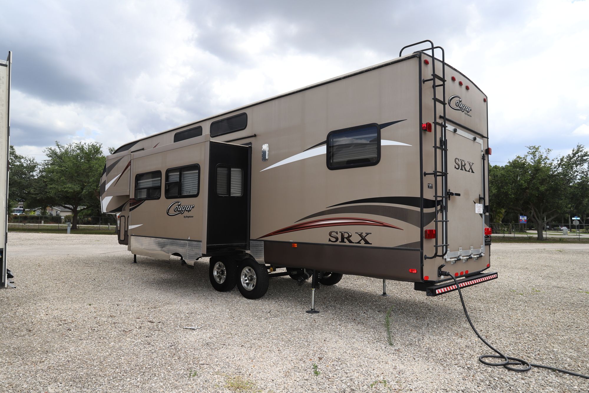 Used 2015 Keystone Cougar 326SRX Fifth Wheel  For Sale