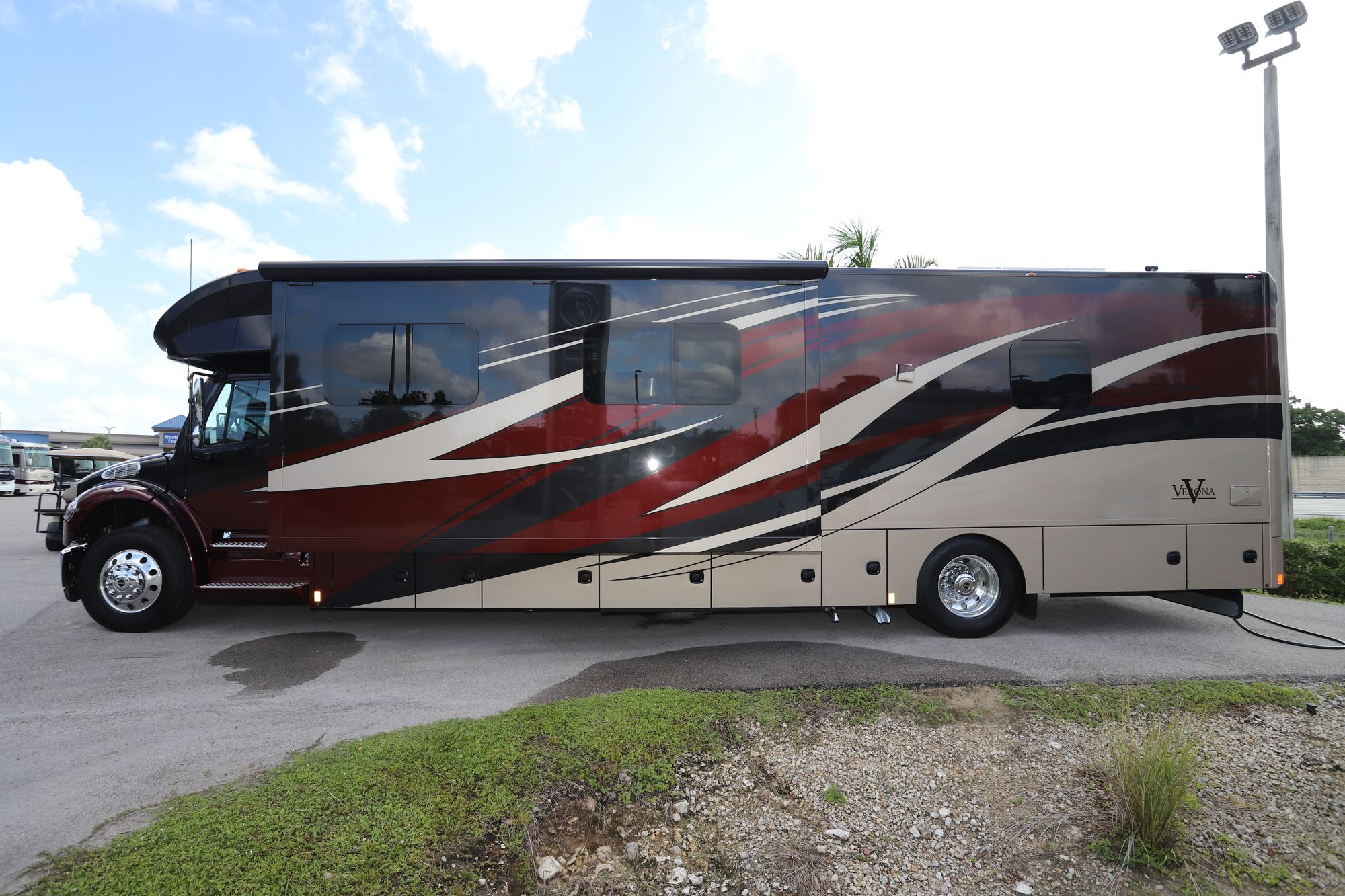 New 2022 Renegade Rv Verona 40VRB Super C  For Sale