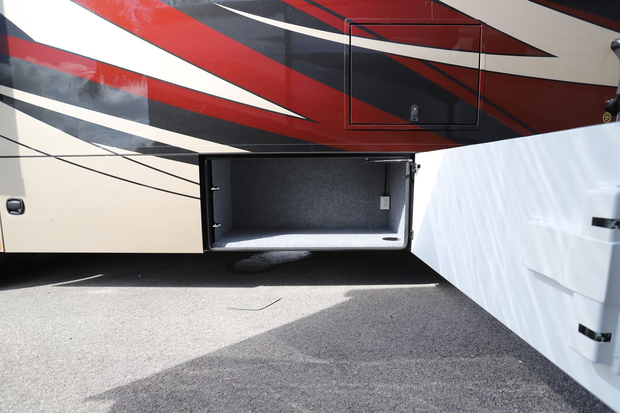 New 2022 Renegade Rv Verona 40VRB Super C  For Sale