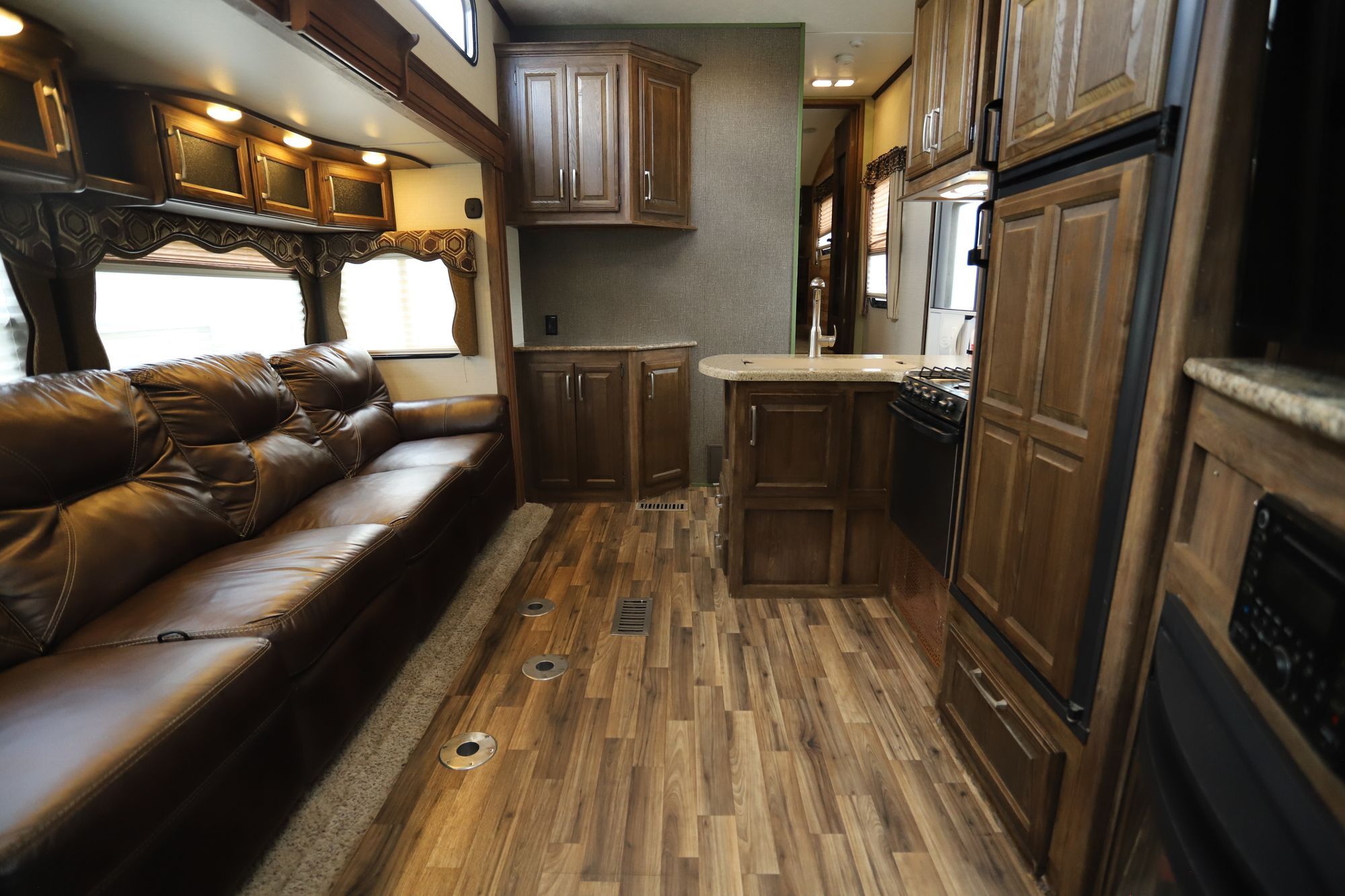 Used 2015 Keystone Cougar 326SRX Fifth Wheel  For Sale