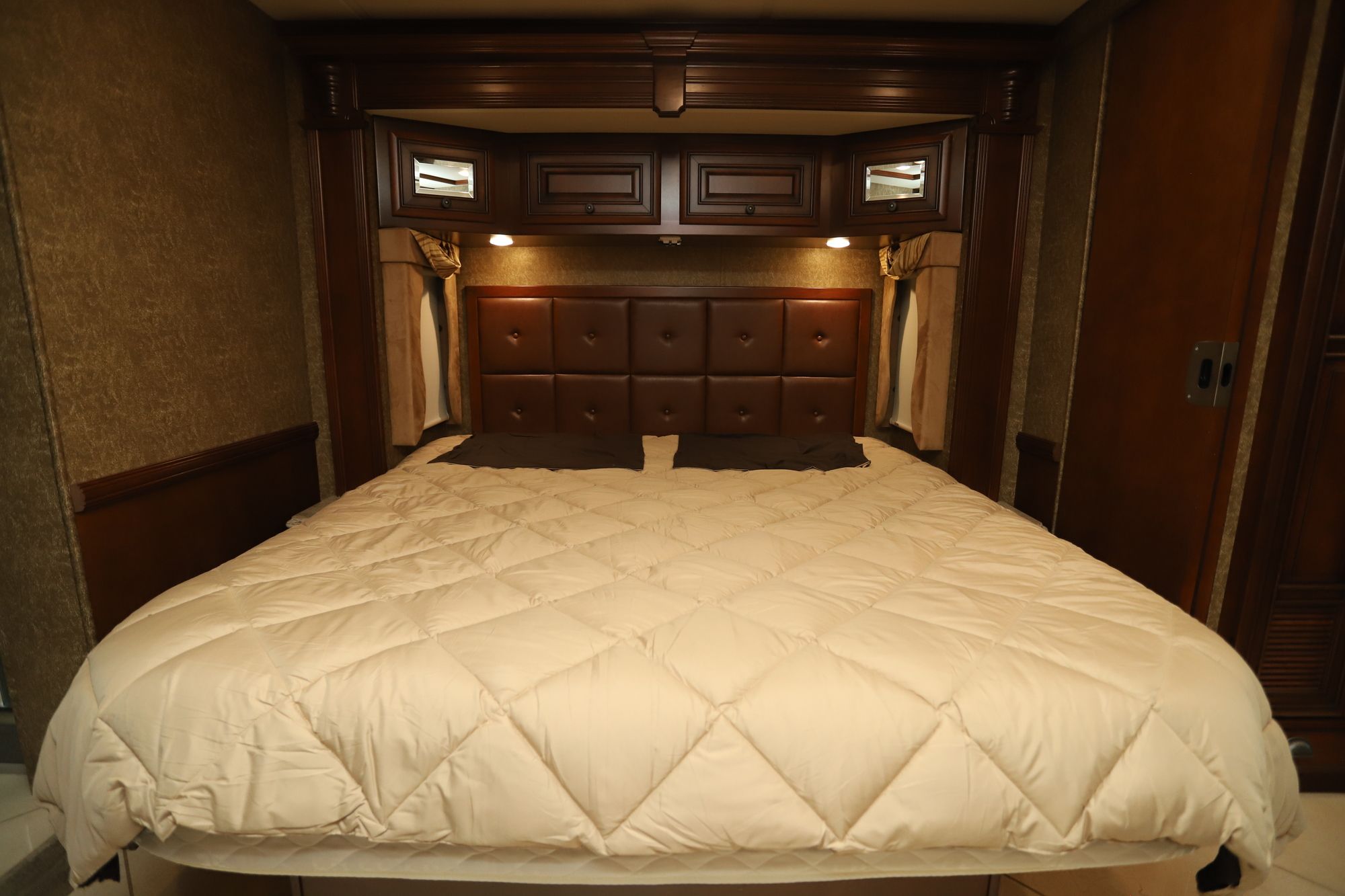 Used 2013 Newmar Dutch Star 4338 Class A  For Sale