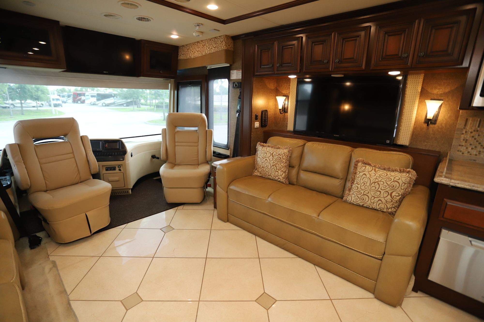 Used 2013 Newmar Dutch Star 4338 Class A  For Sale