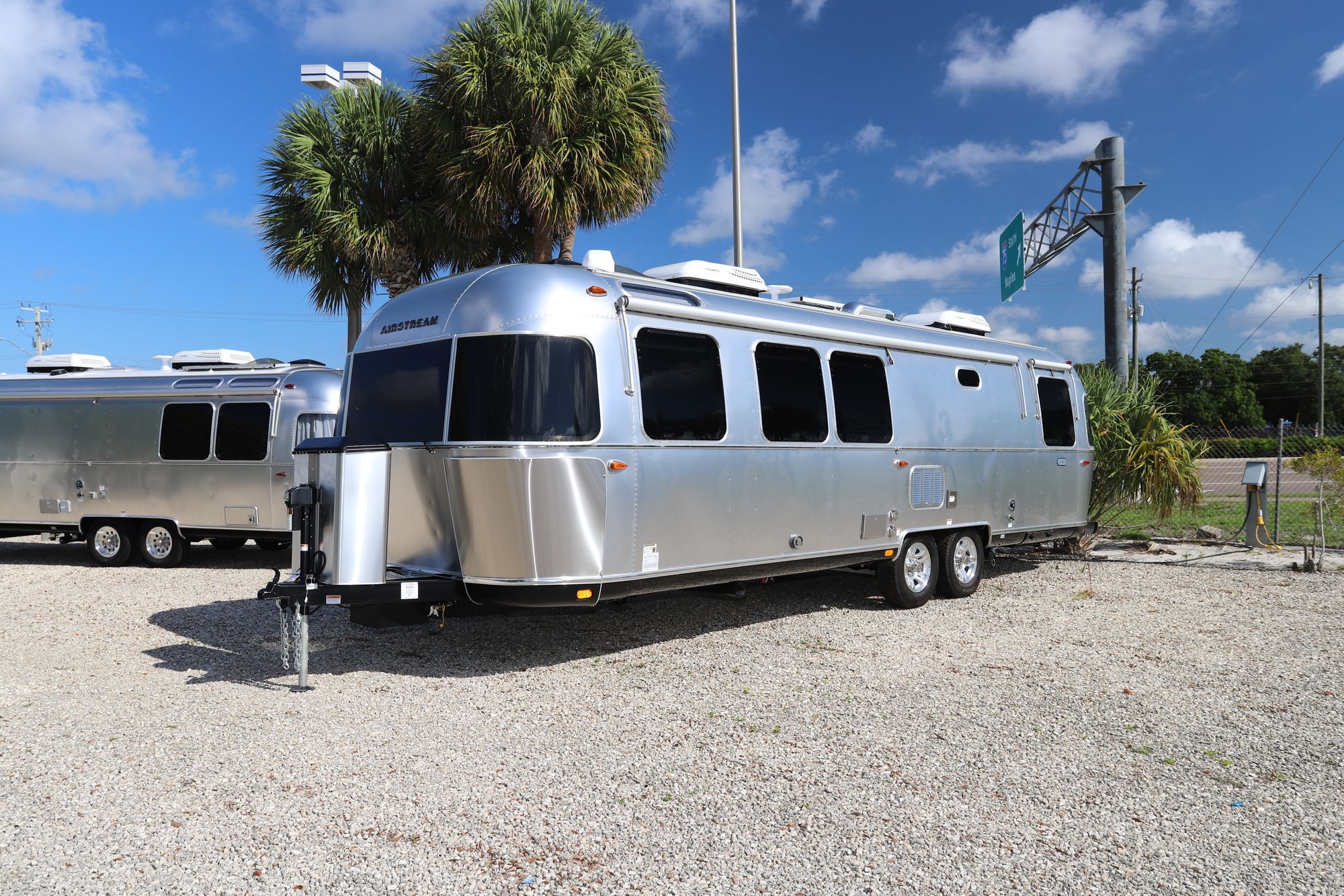 New 2021 Airstream Classic 30RB Travel Trailer  For Sale