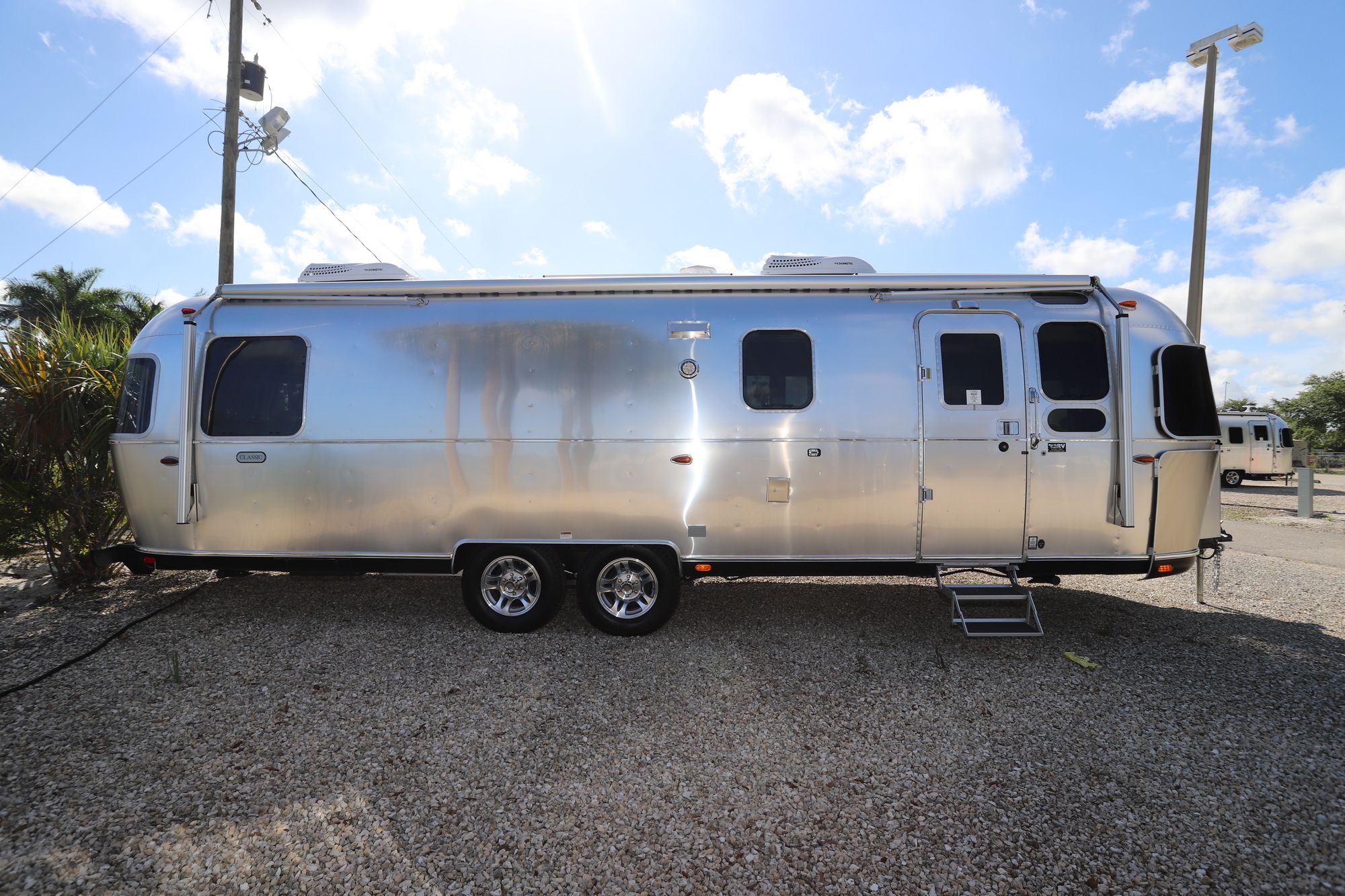 New 2021 Airstream Classic 30RB Travel Trailer  For Sale