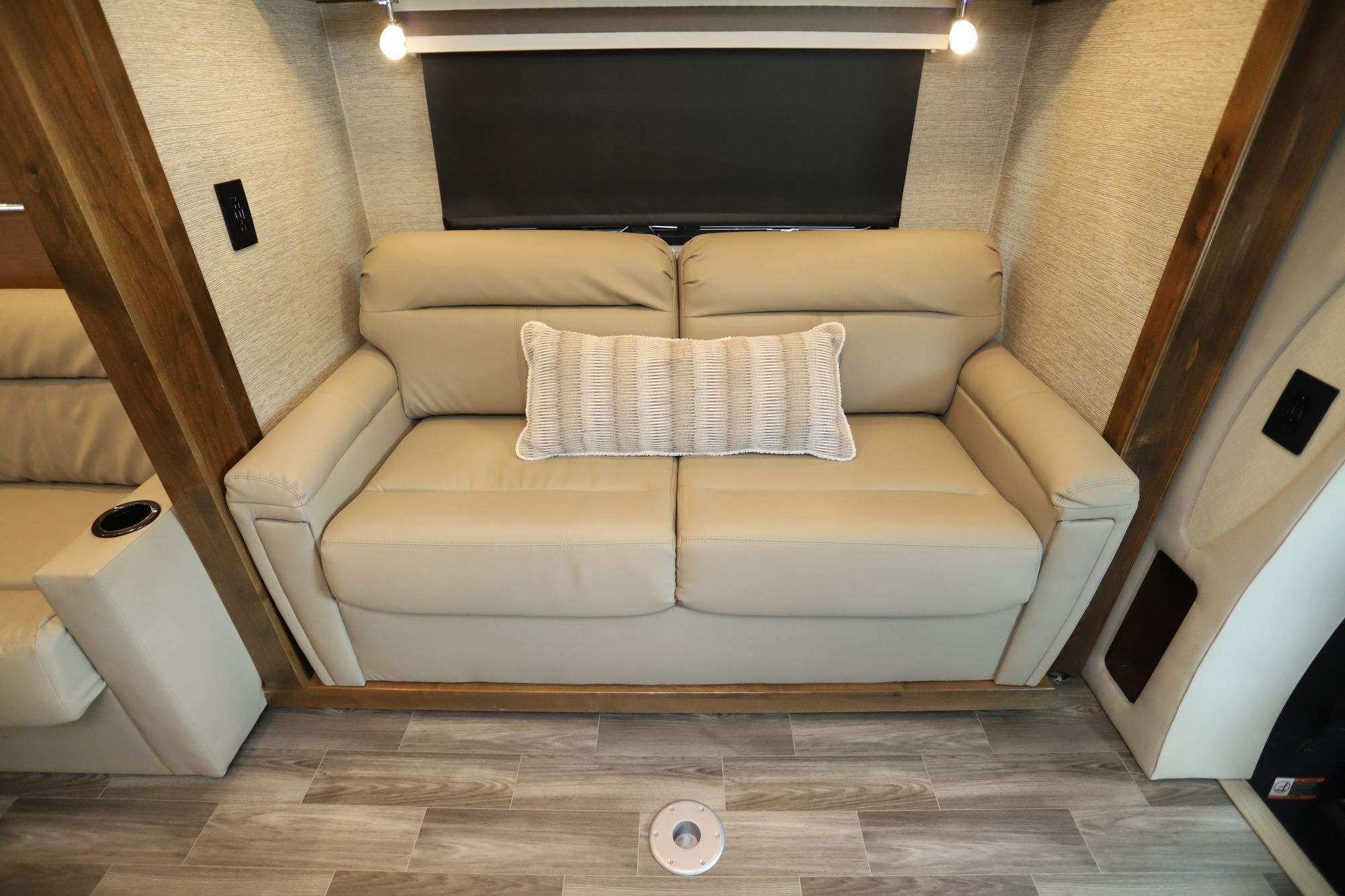 Used 2020 Tiffin Motor Homes Wayfarer 25RW Class C  For Sale