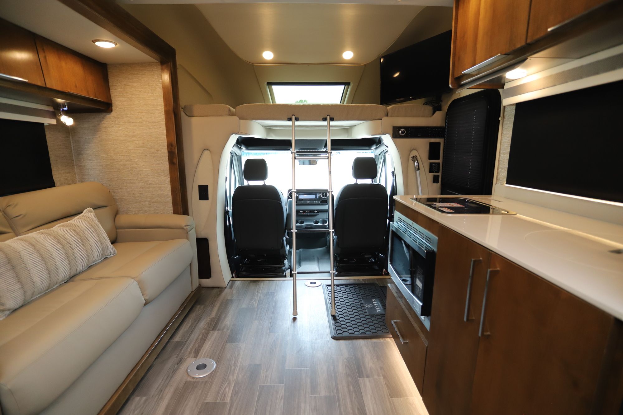 Used 2020 Tiffin Motor Homes Wayfarer 25RW Class C  For Sale